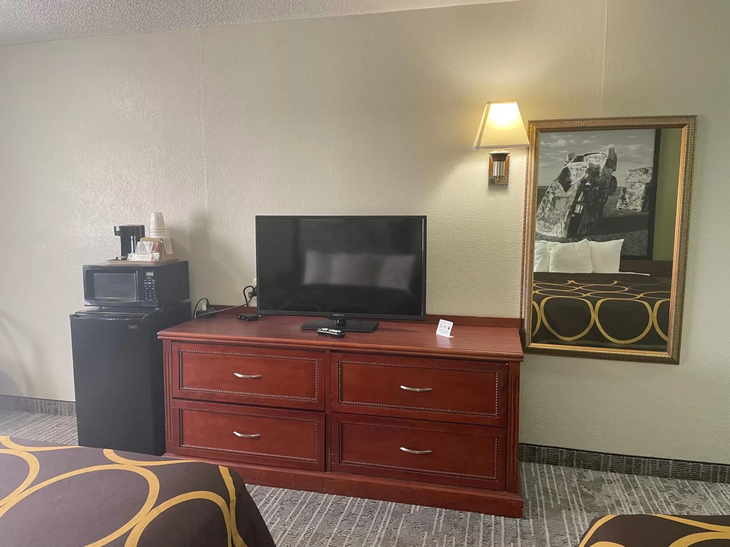 TV and multimedia in Super 8 by Wyndham Amarillo Central TX