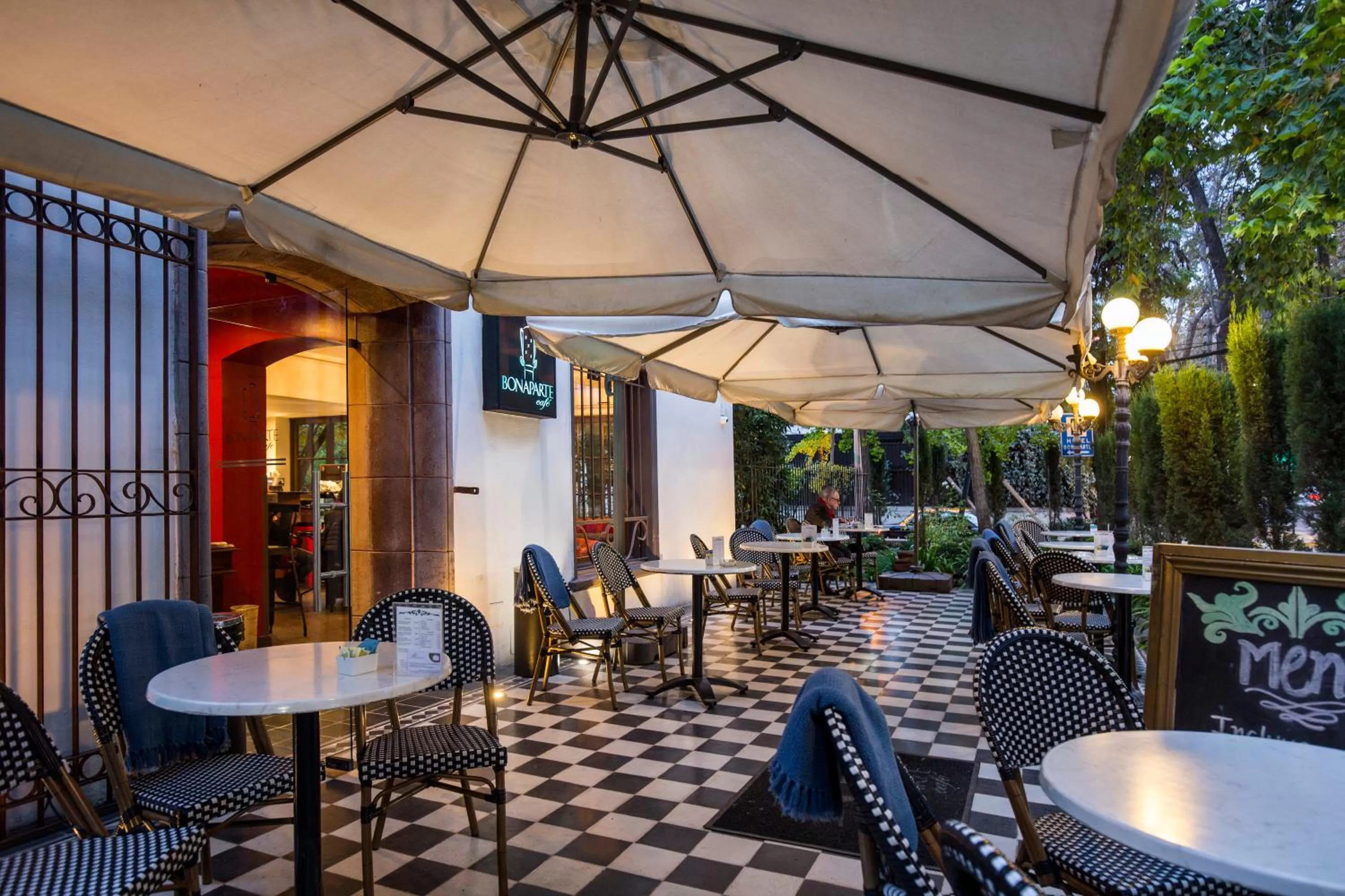 Area and facilities in Park Plaza Bonaparte Boutique