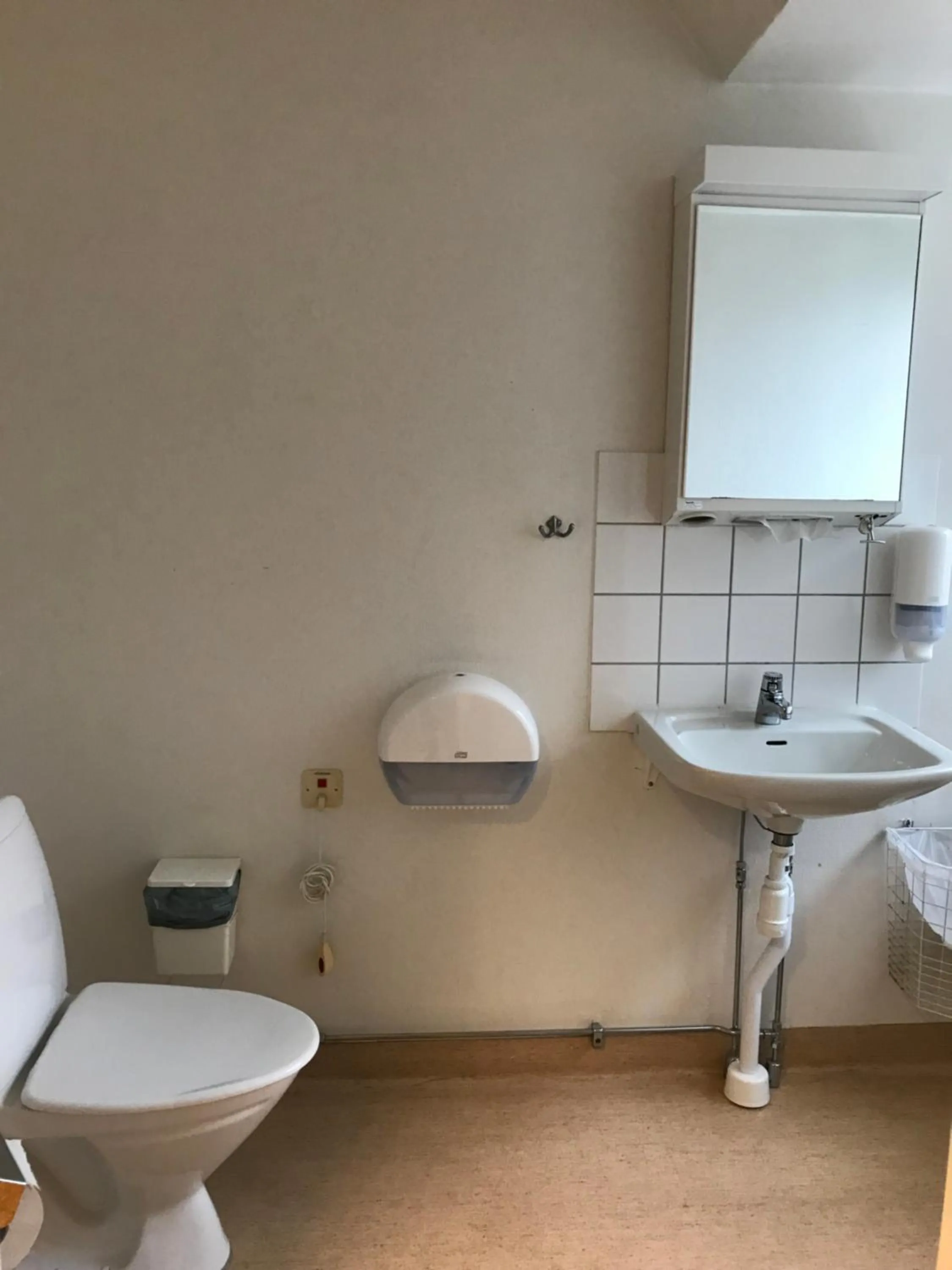 Toilet in Halmstad Hotell & Vandrarhem Kaptenshamn