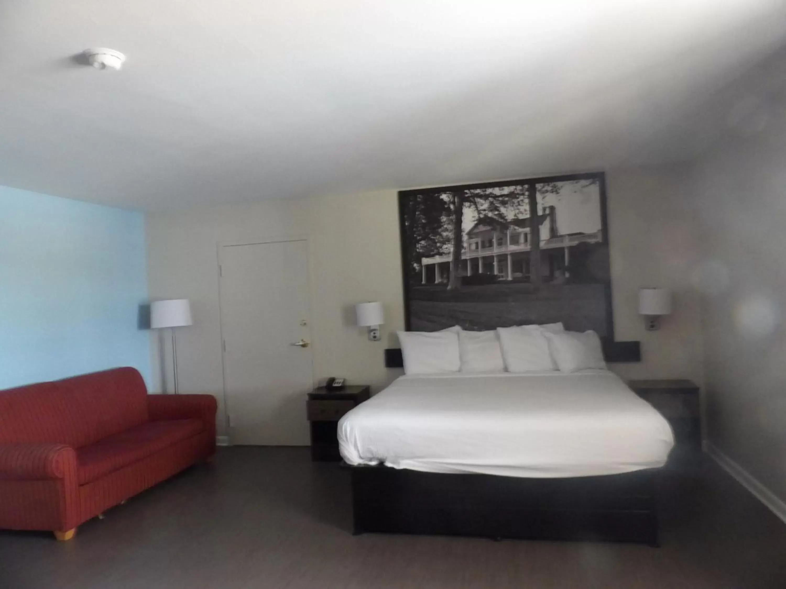 Bed in Super 8 by Wyndham Ocean Springs Biloxi