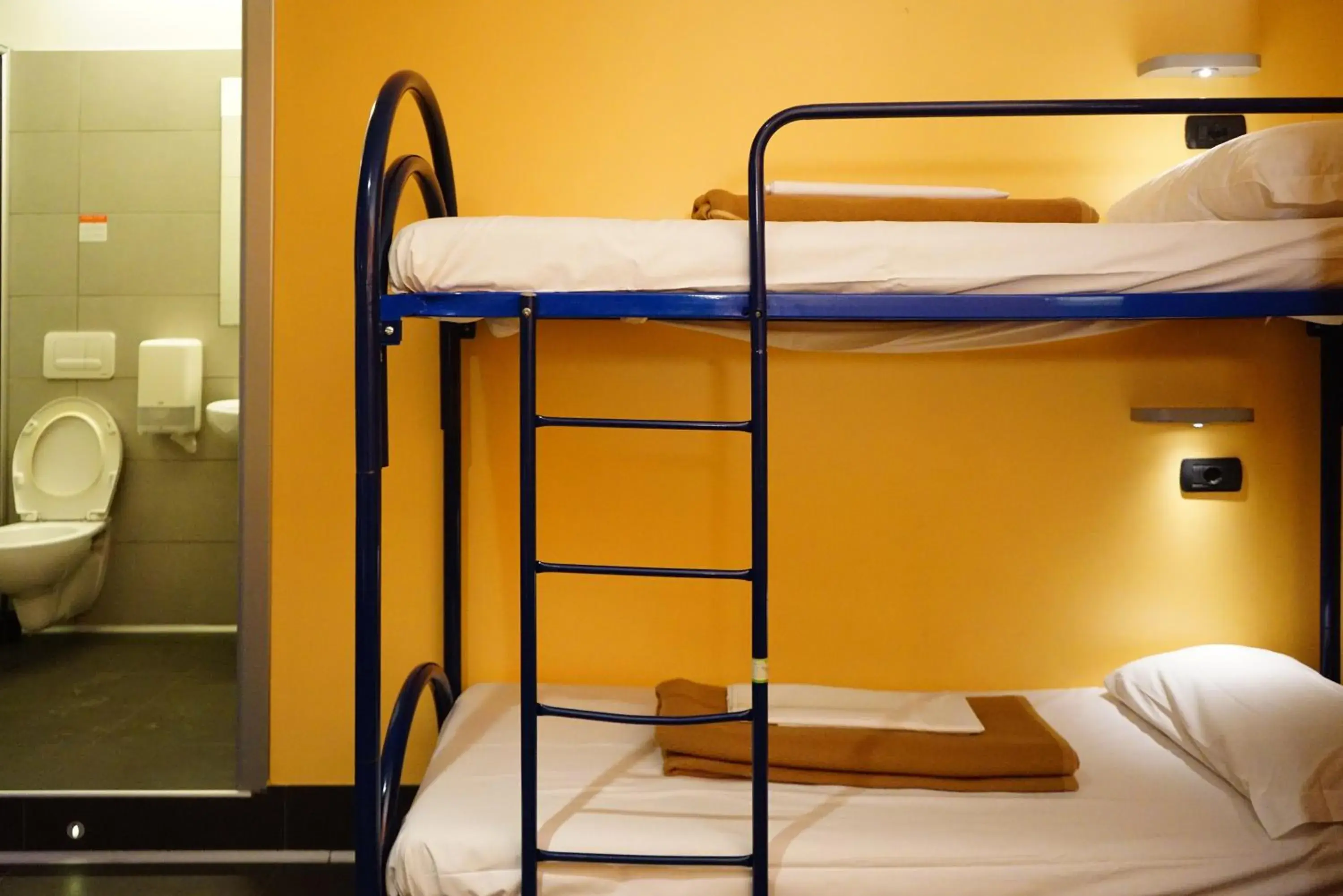 Bunk Bed in Hi! Ostello Milano