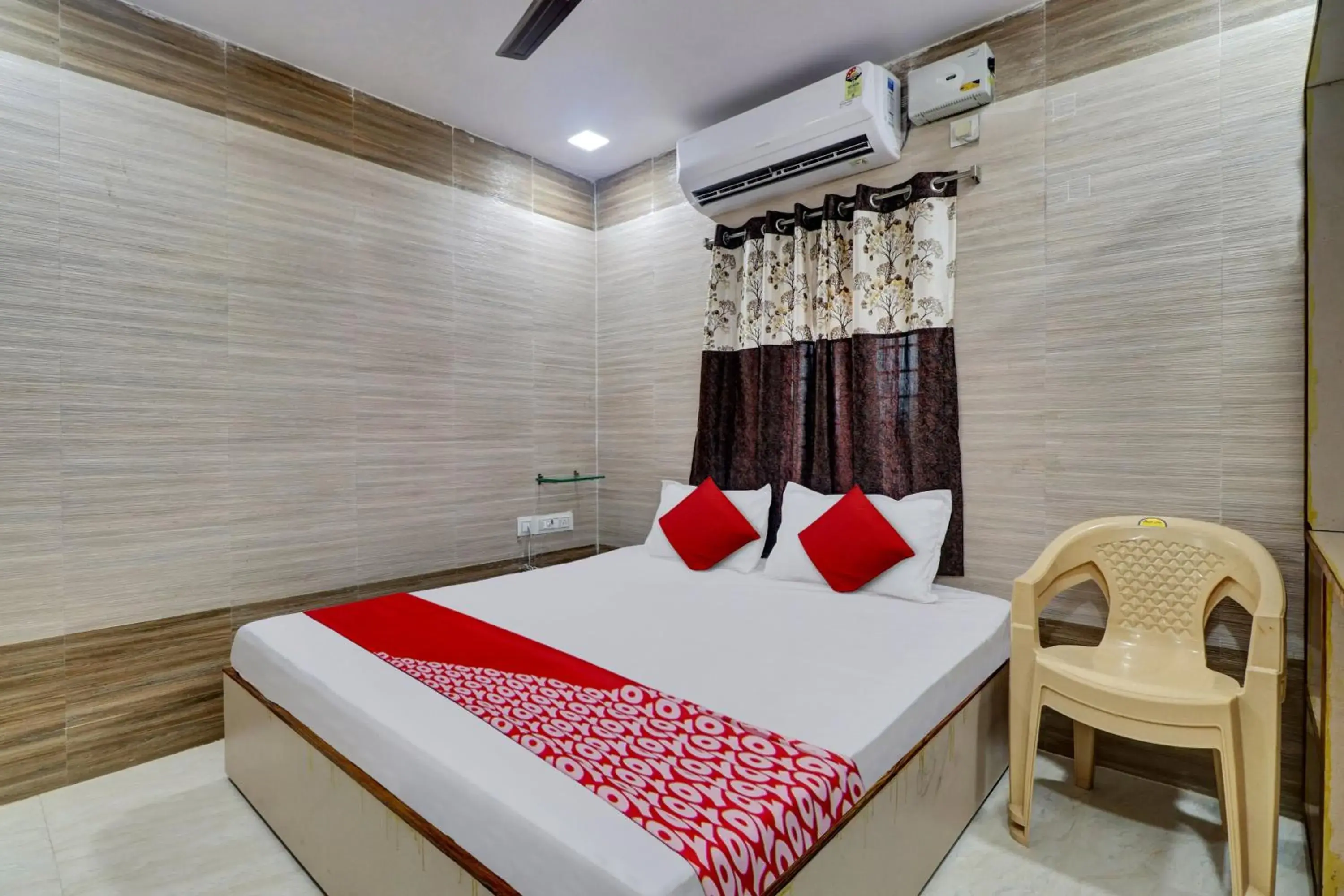 Bedroom, Bed in OYO Flagship Hotel Vallabha Residency