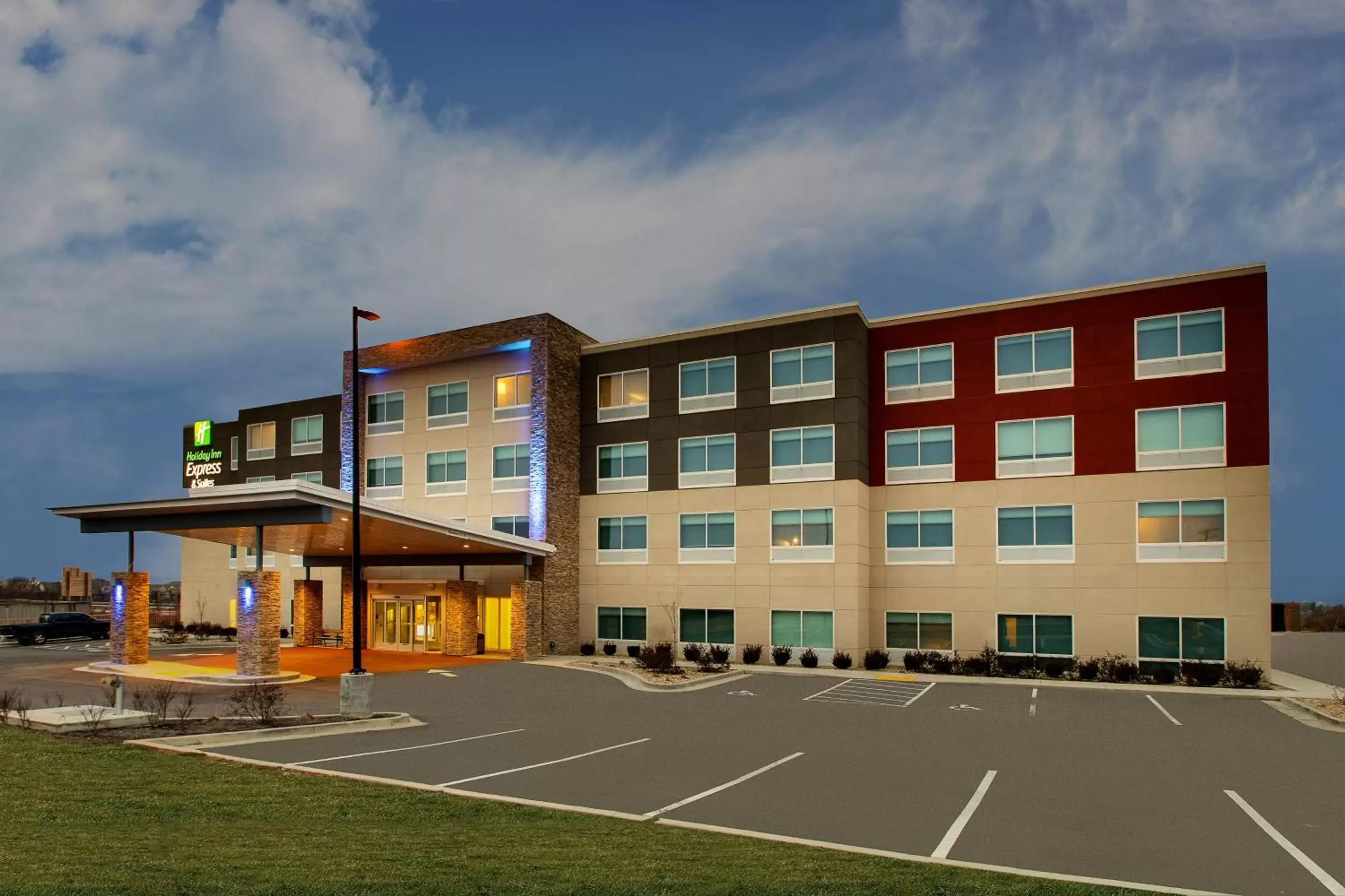 Property Building in Holiday Inn Express & Suites Mt Sterling North, an IHG Hotel