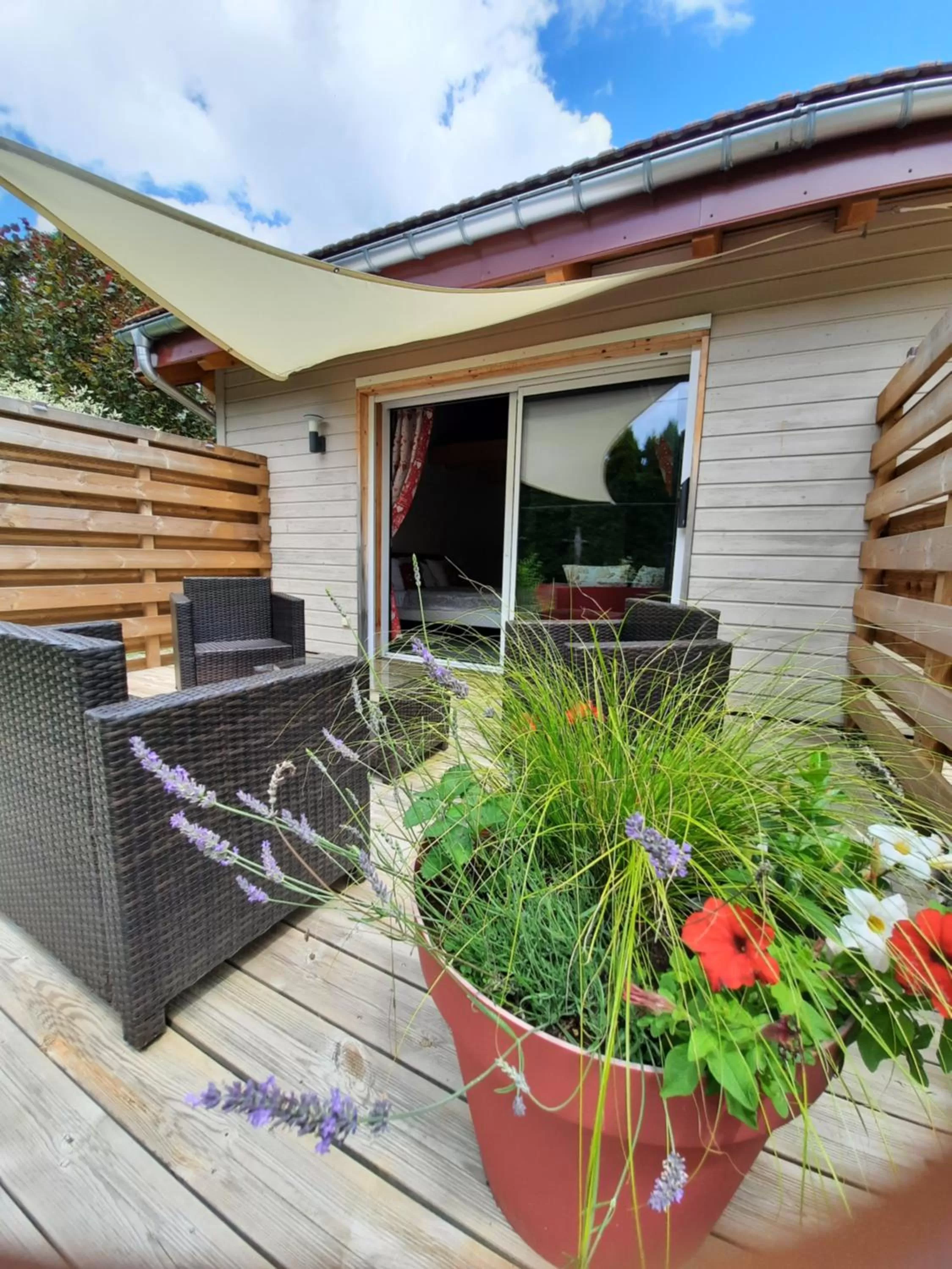Balcony/Terrace in Au Cœur des Lacs - Chambres d'hôtes