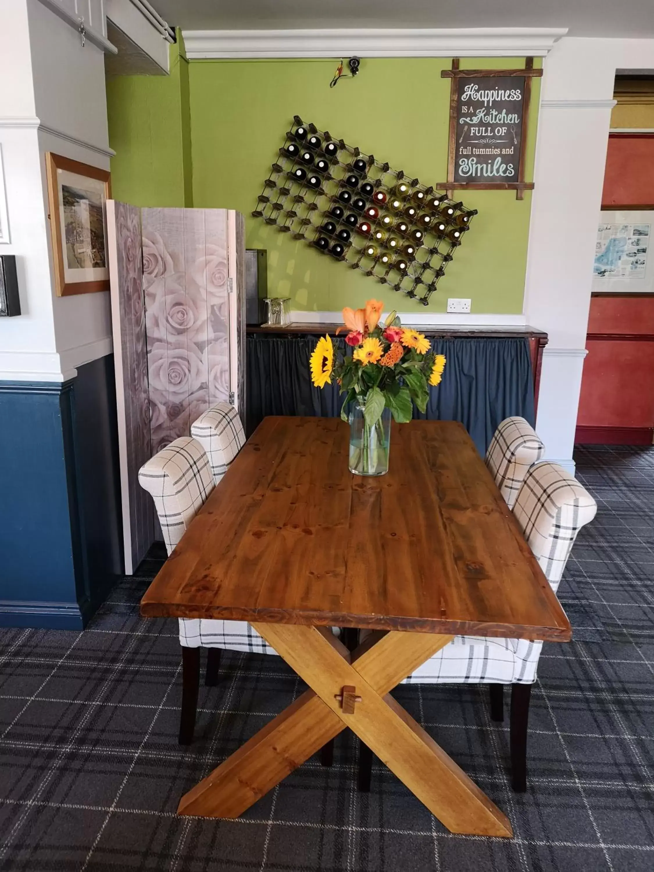 Dining area in Woolpack Inn