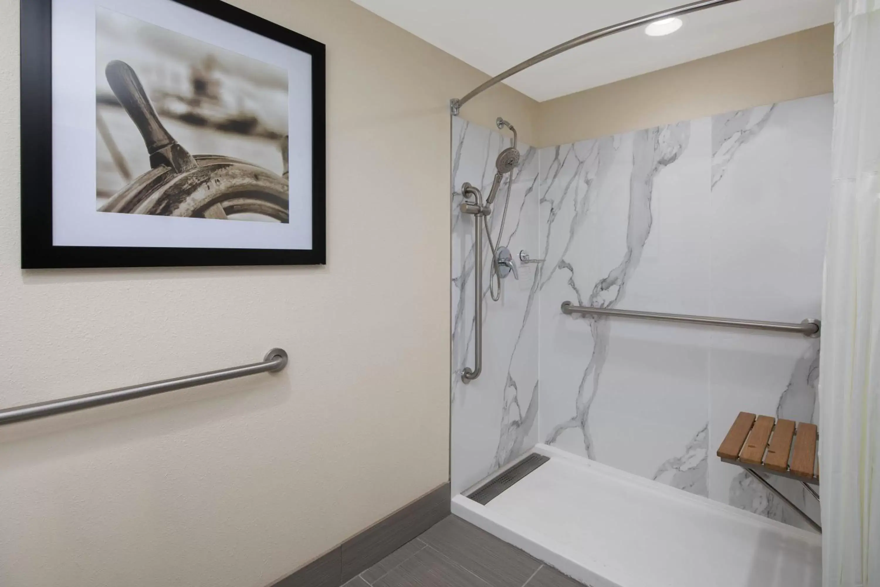 Bathroom in Baymont Inn & Suites by Wyndham Hammond