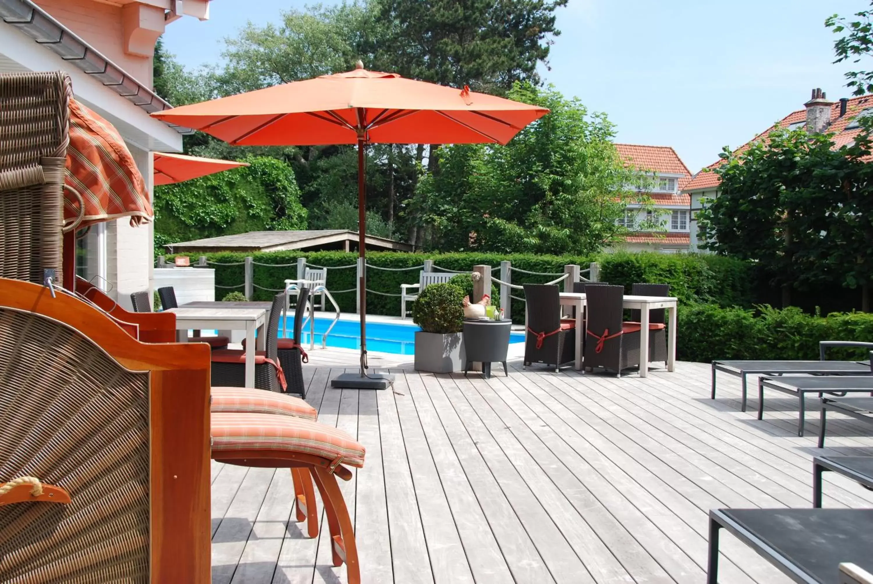 Patio, Swimming Pool in Hotel Rubens