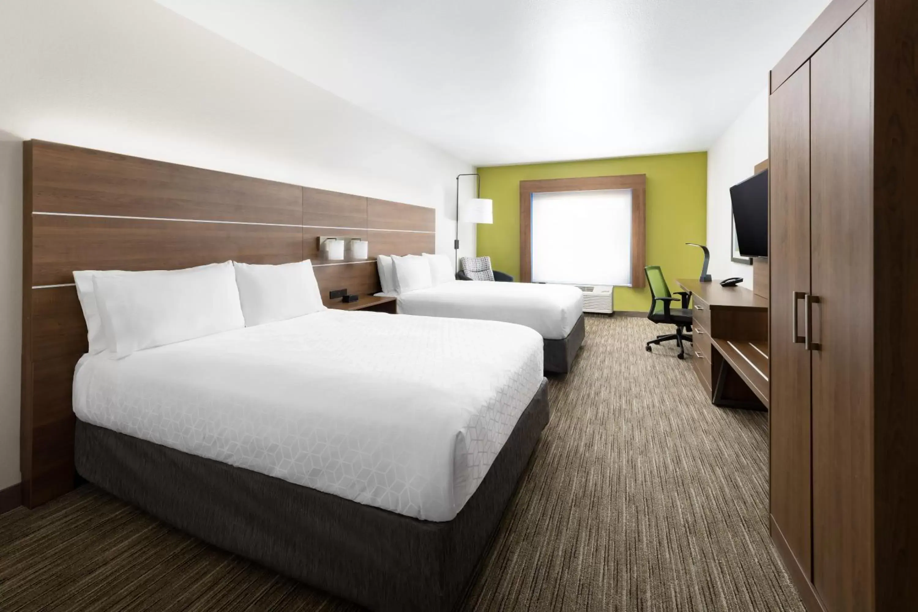 Bedroom, Bed in Holiday Inn Express & Suites Oakhurst-Yosemite Park Area, an IHG Hotel