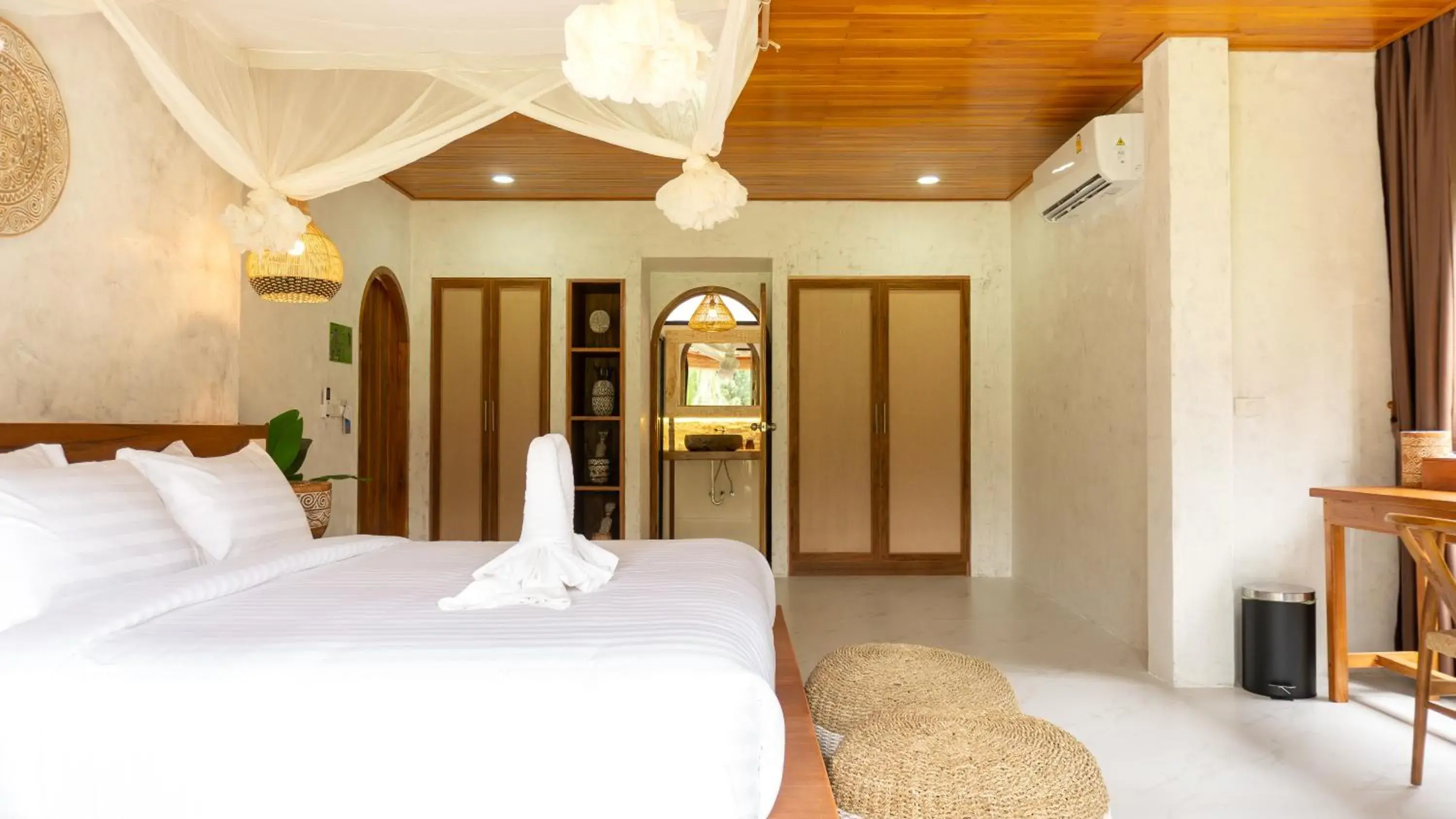 Bedroom, Bed in Long Beach Chalet - SHA Extra Plus