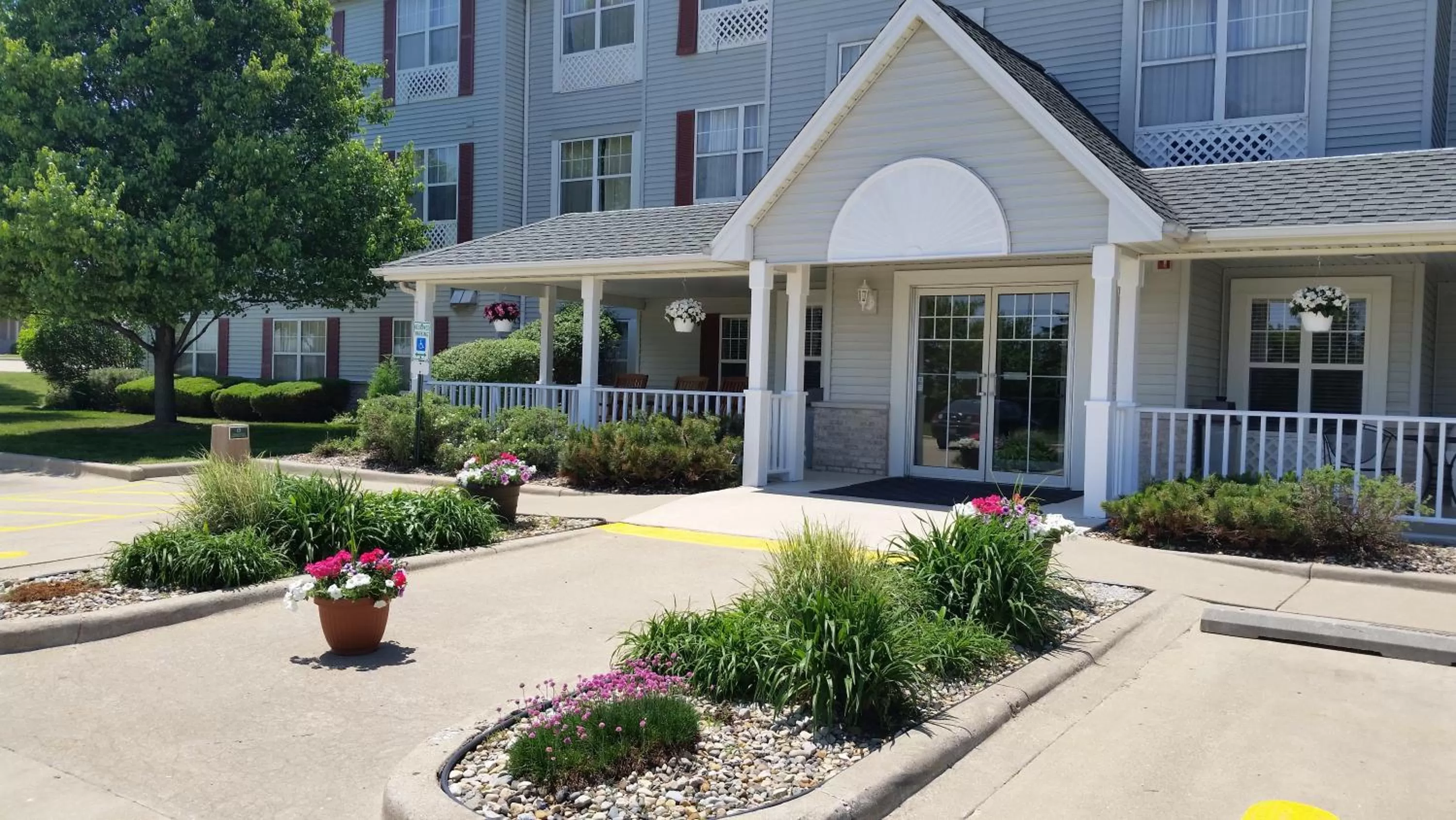 Facade/entrance in Country Inn & Suites by Radisson, Bloomington-Normal West, IL