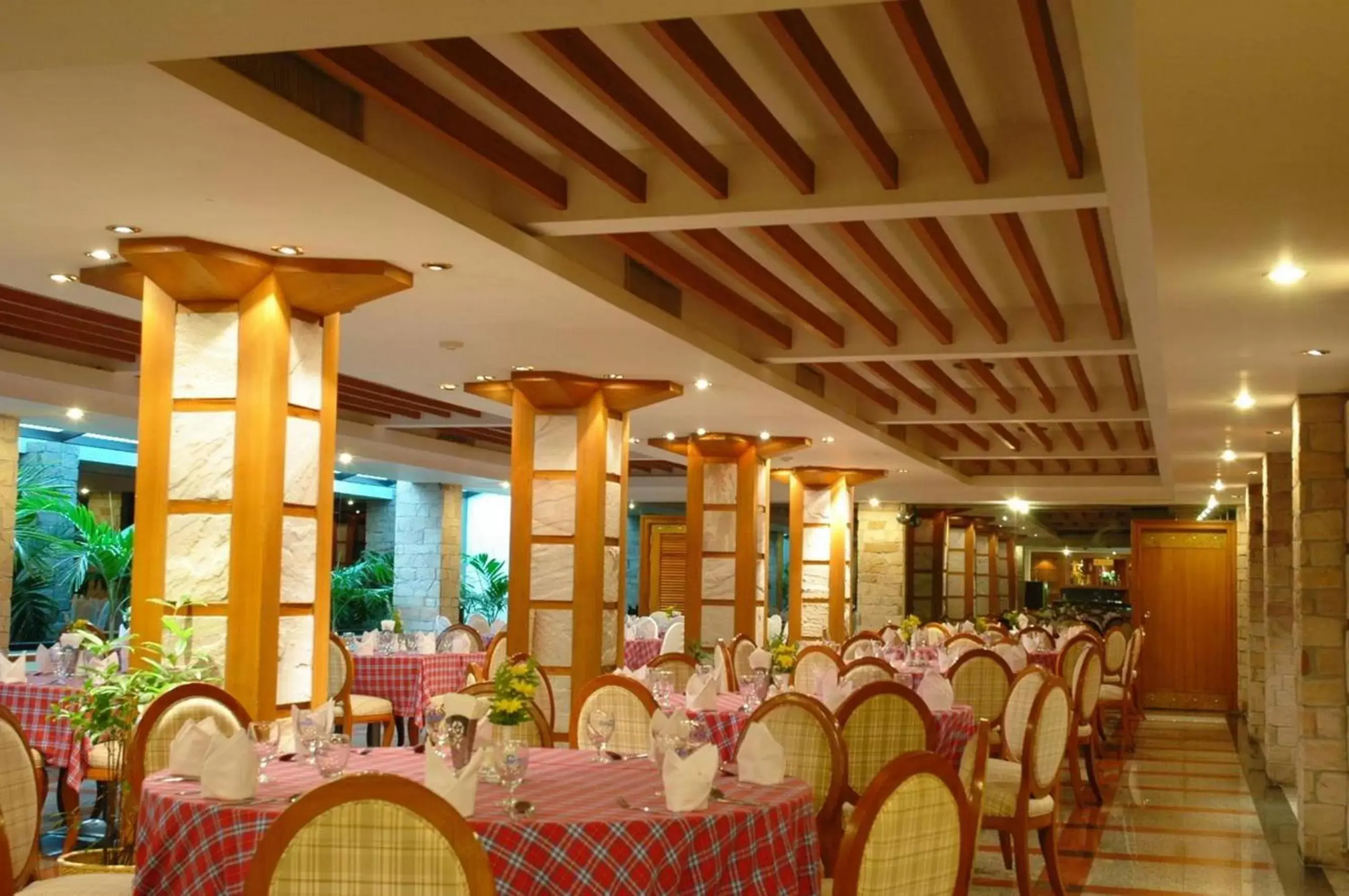 Restaurant/Places to Eat in The Camelot Hotel Pattaya