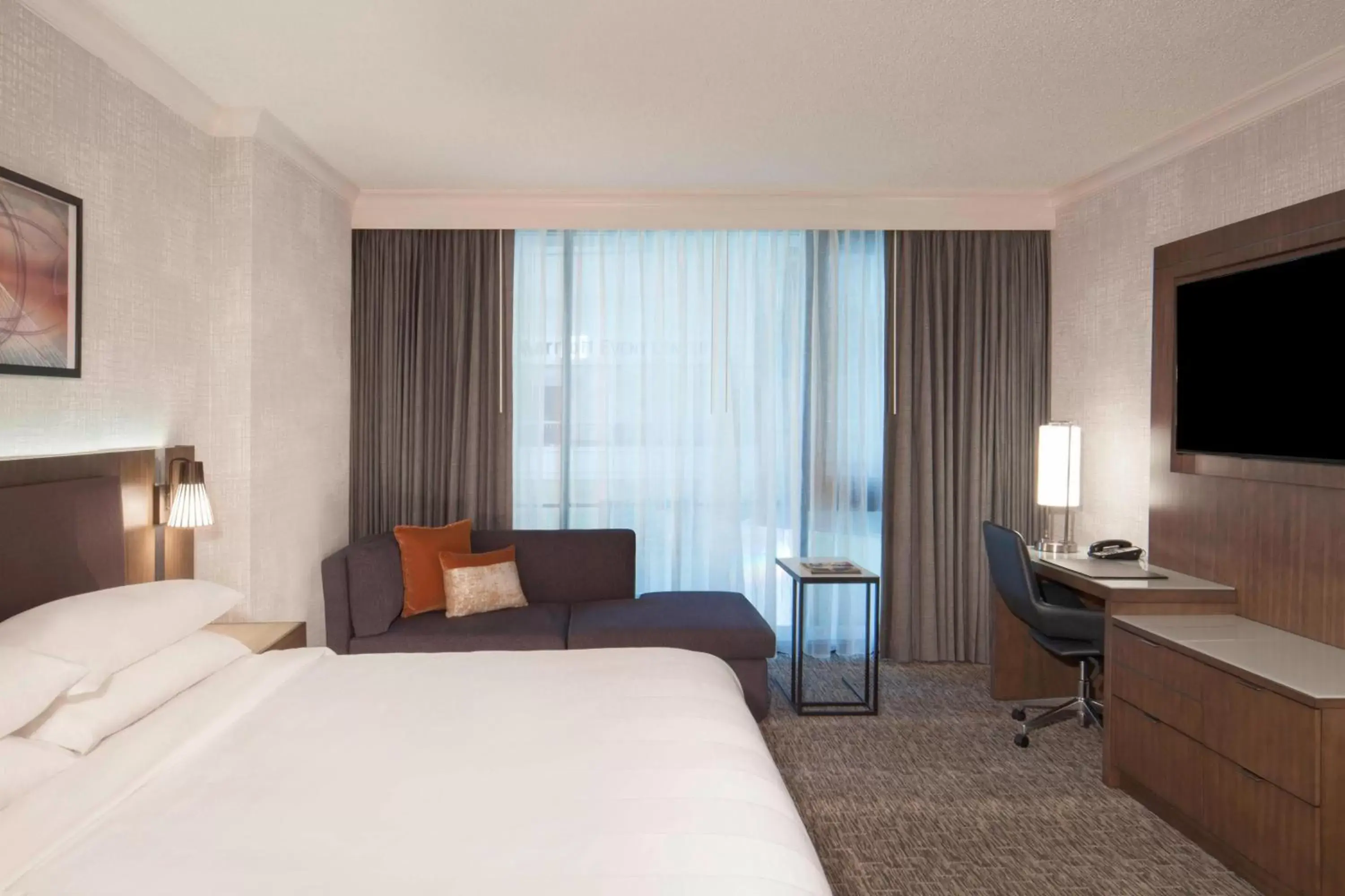 Photo of the whole room, Bed in Dallas Marriott Downtown