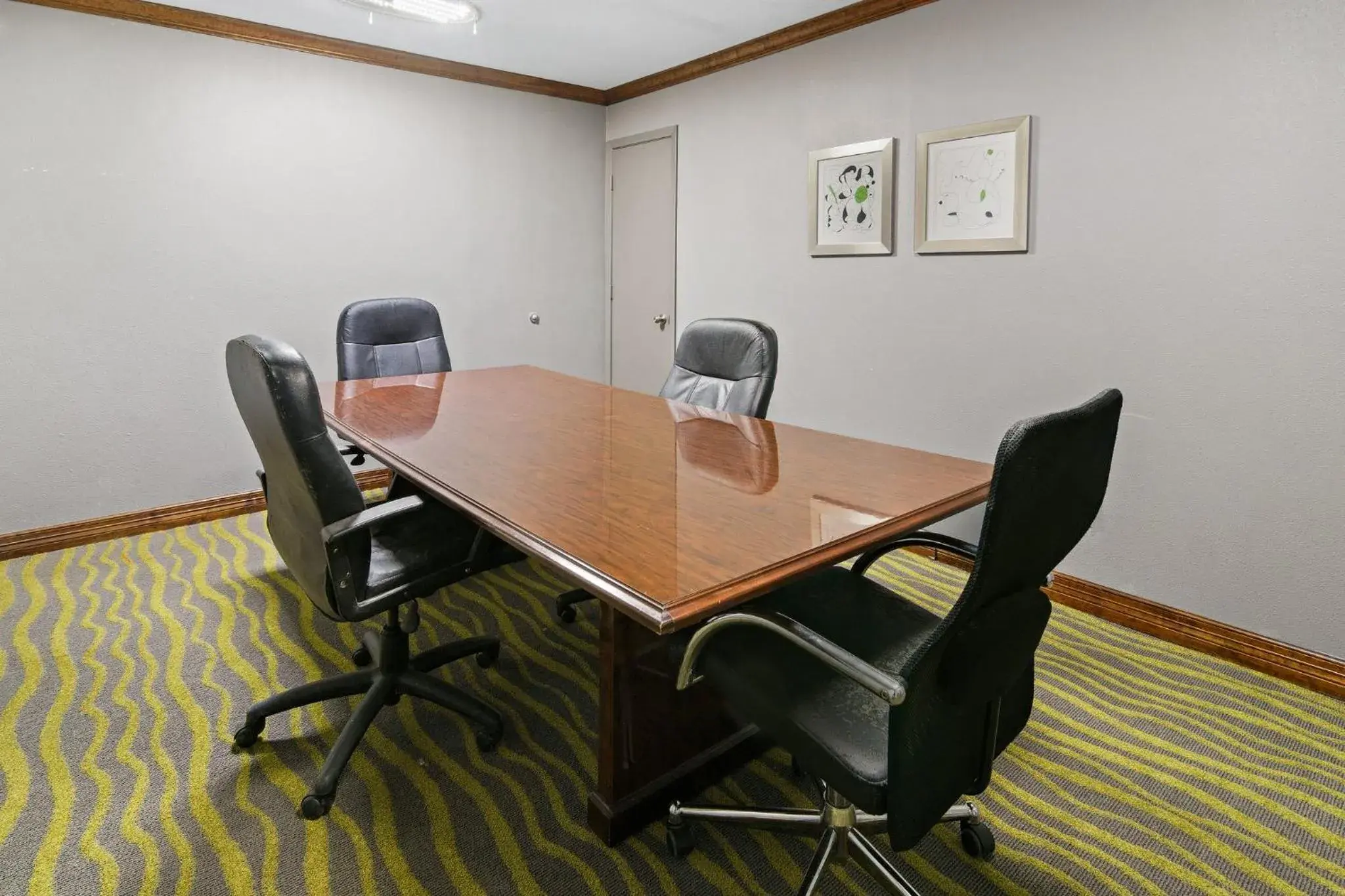 Meeting/conference room in Red Roof Inn & Suites Irving - DFW Airport South