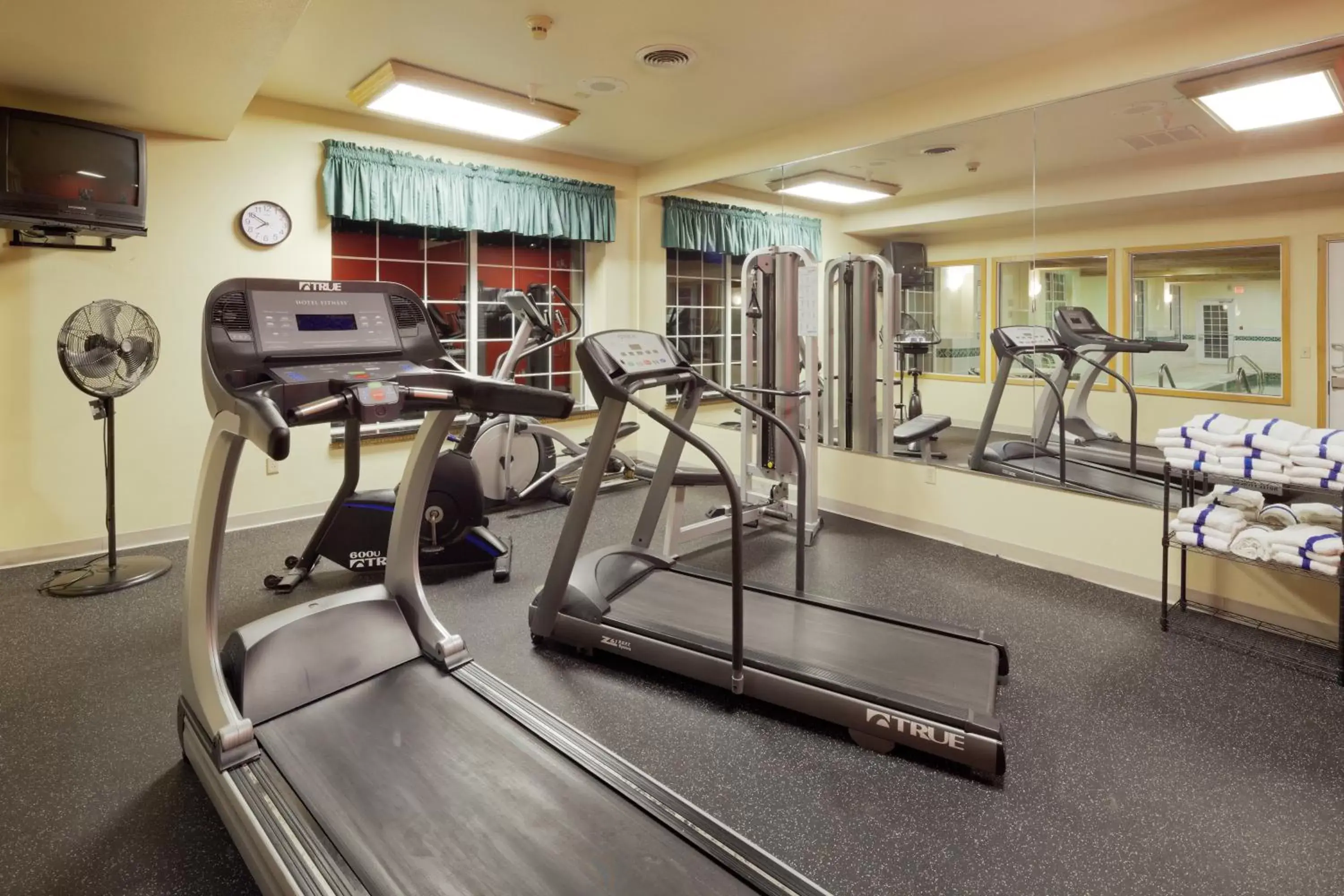Fitness centre/facilities, Fitness Center/Facilities in Country Inn & Suites by Radisson, Kenosha, WI