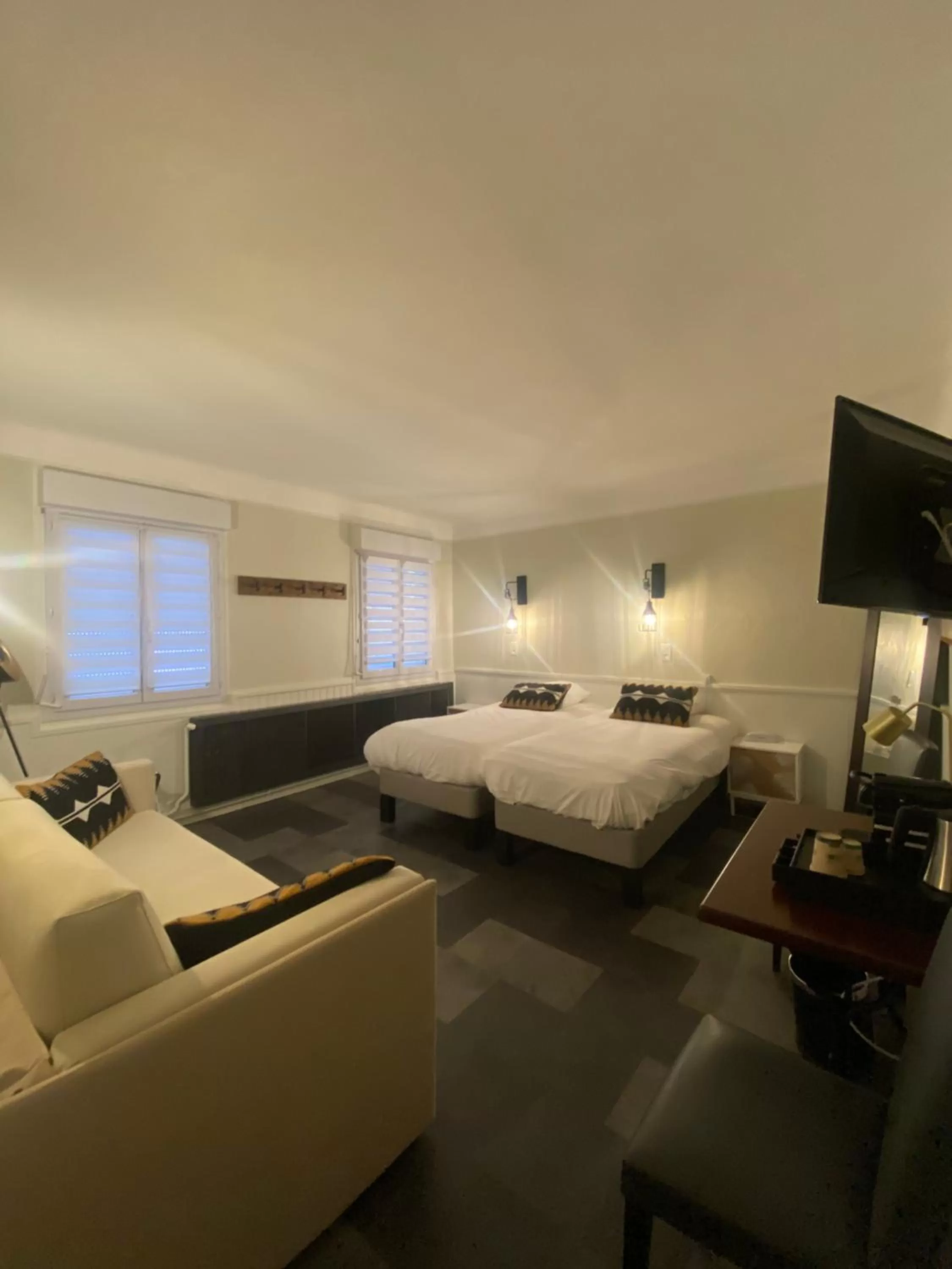 Bed in Logis Central Hôtel - Restaurant & Spa