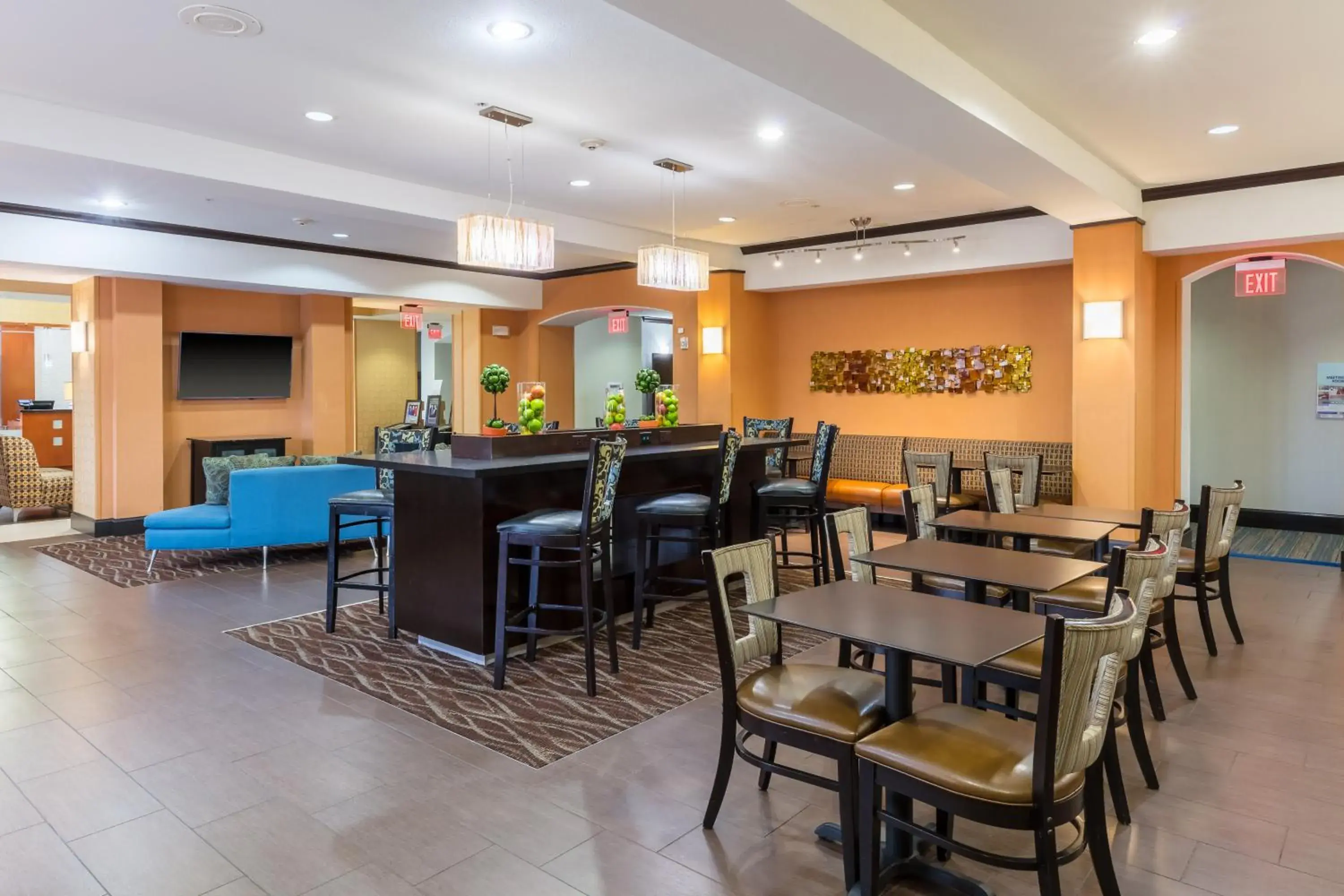 Breakfast, Restaurant/Places to Eat in Holiday Inn Express Hotel & Suites Dallas West