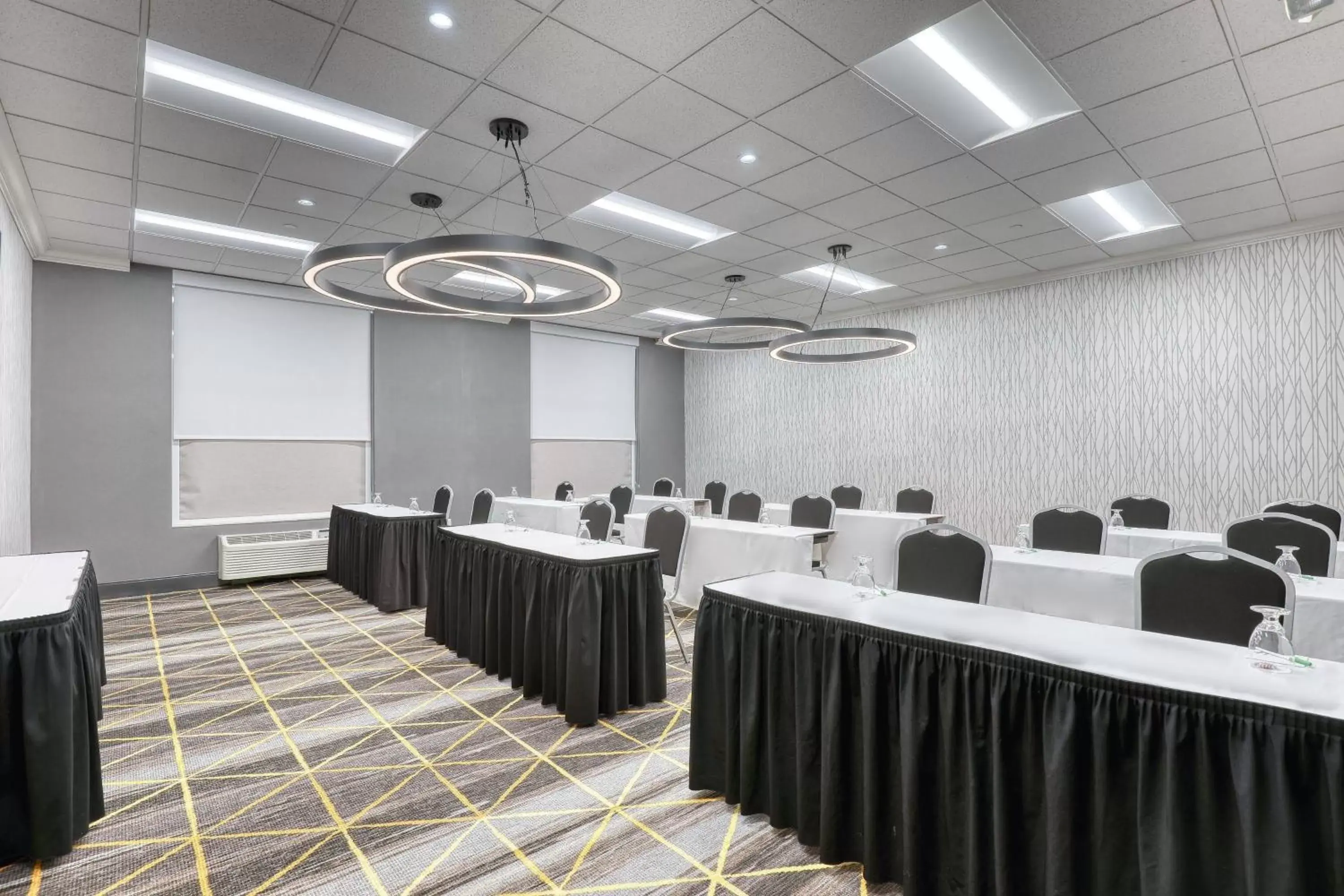 Meeting/conference room in Holiday Inn Hotel & Suites Madison West, an IHG Hotel