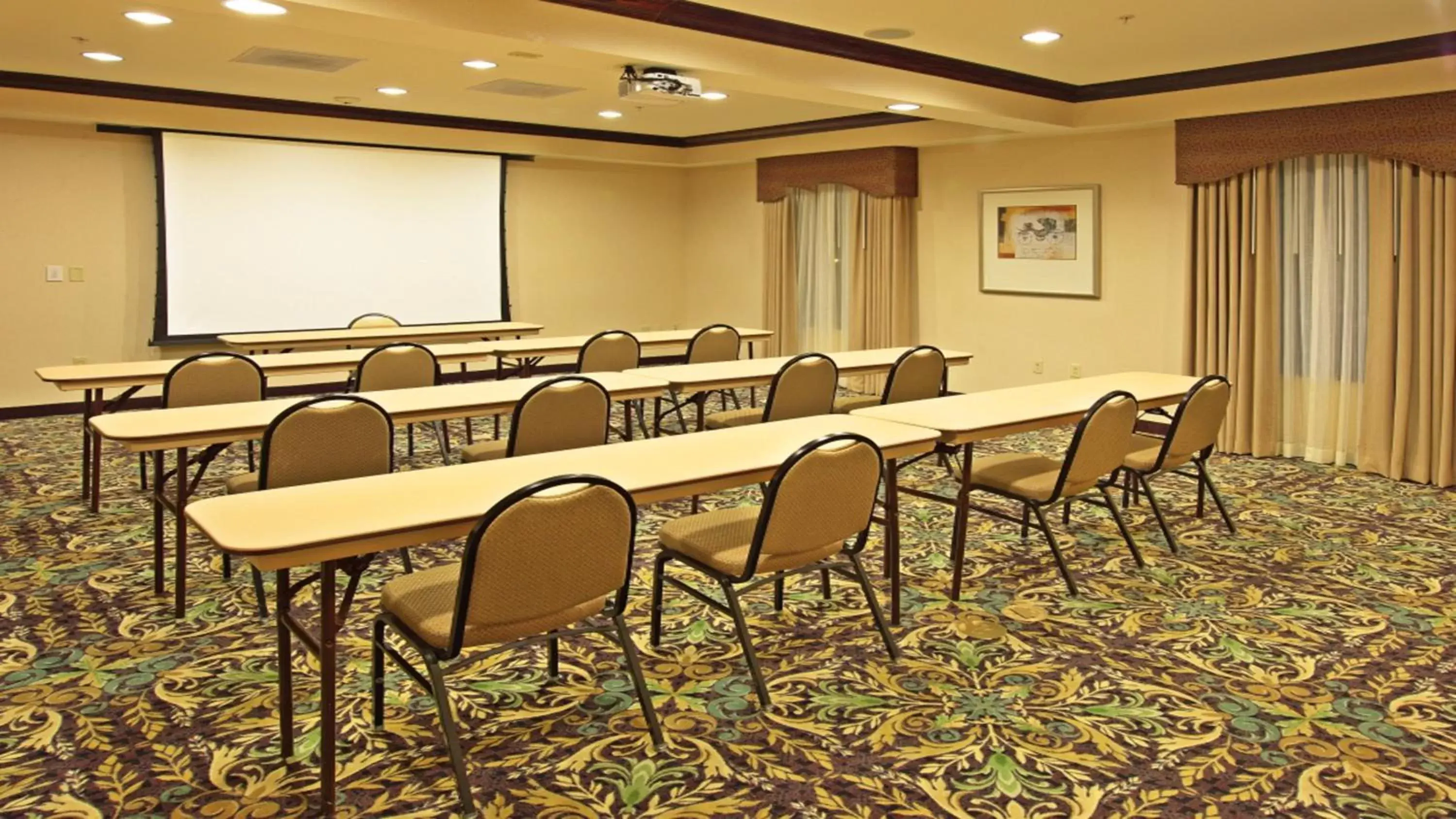 Meeting/conference room in Staybridge Suites Hot Springs, an IHG Hotel