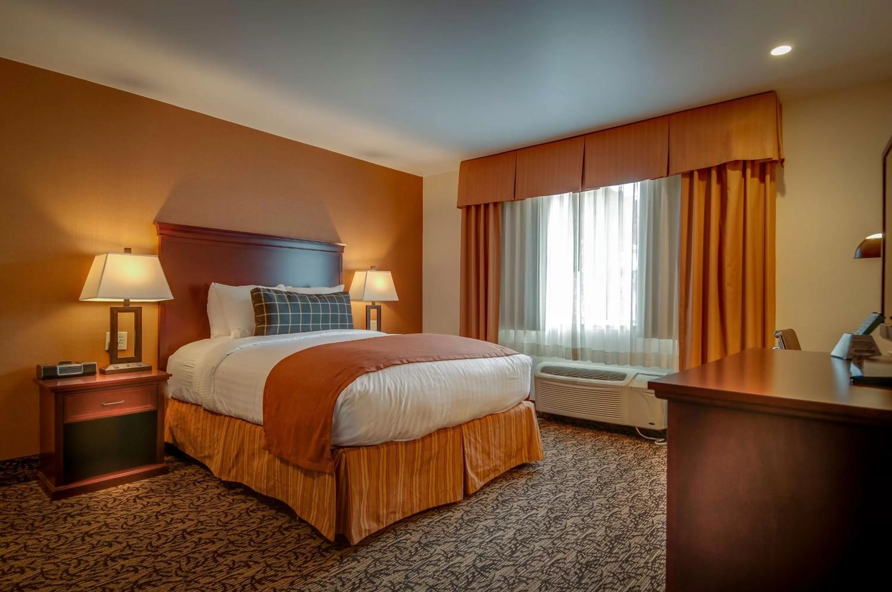 Queen Room with Roll in Shower  in Best Western Plus Truckee-Tahoe Hotel