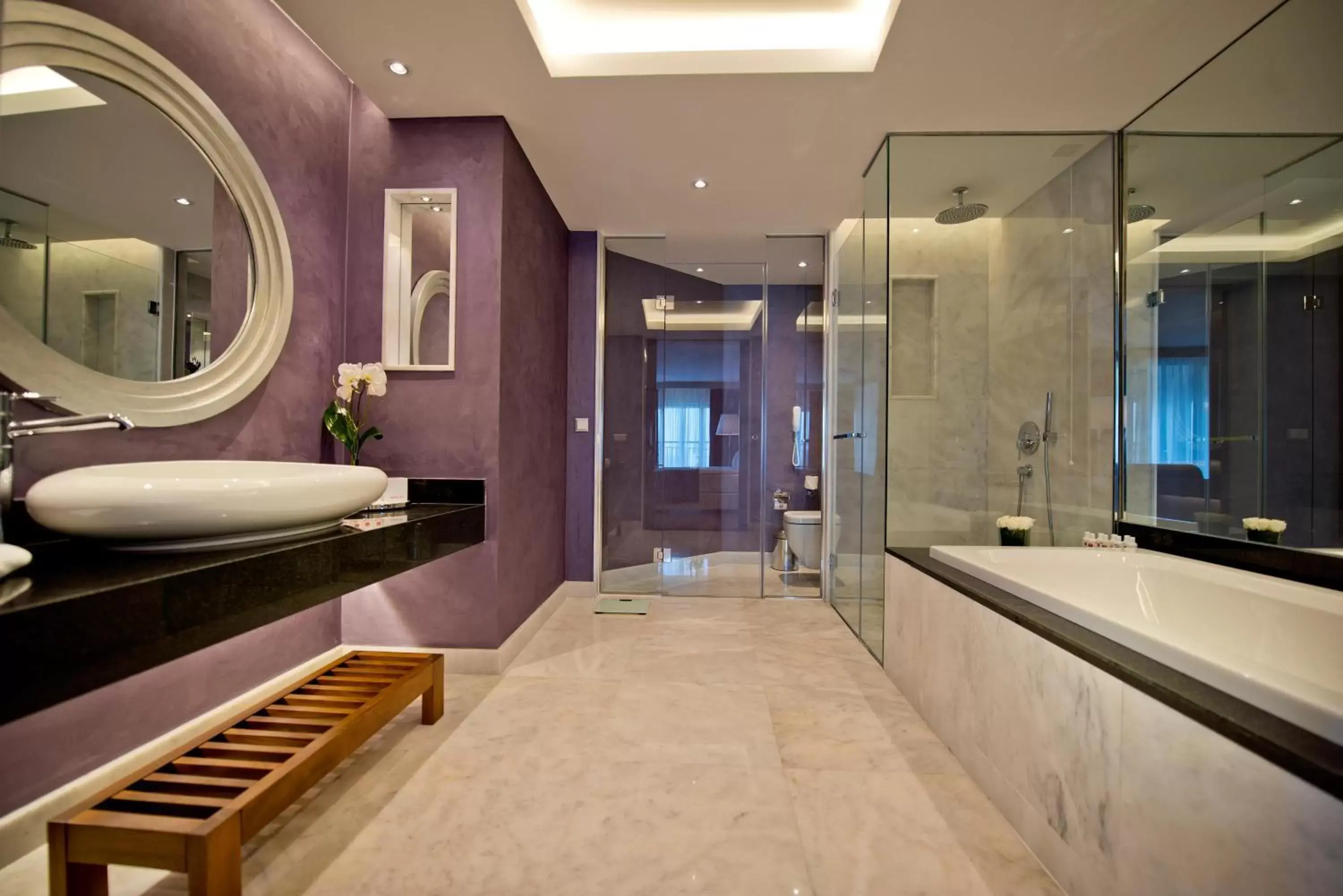 Bathroom in Akra Hotel