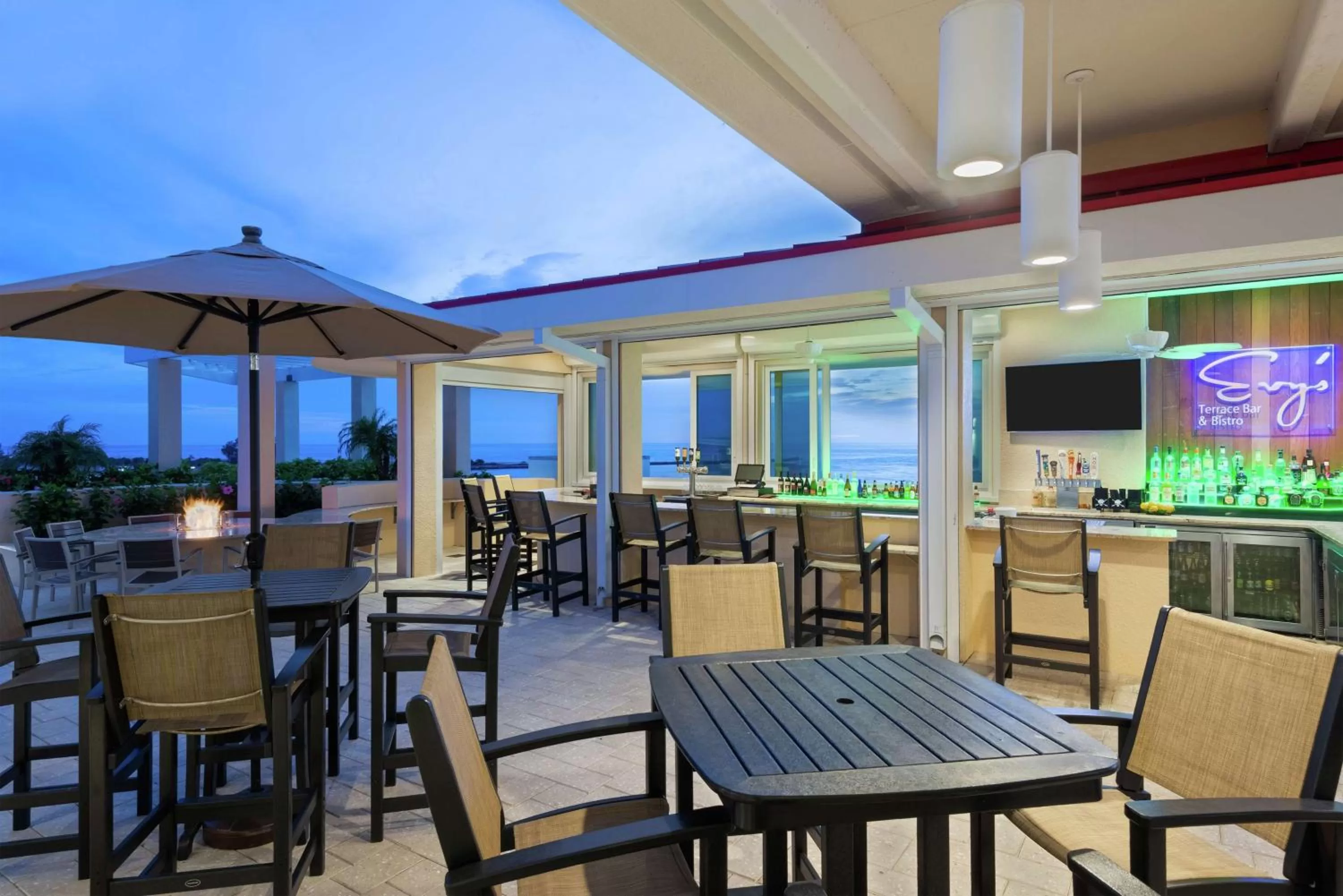 Lounge or bar in Hampton Inn and Suites Clearwater Beach