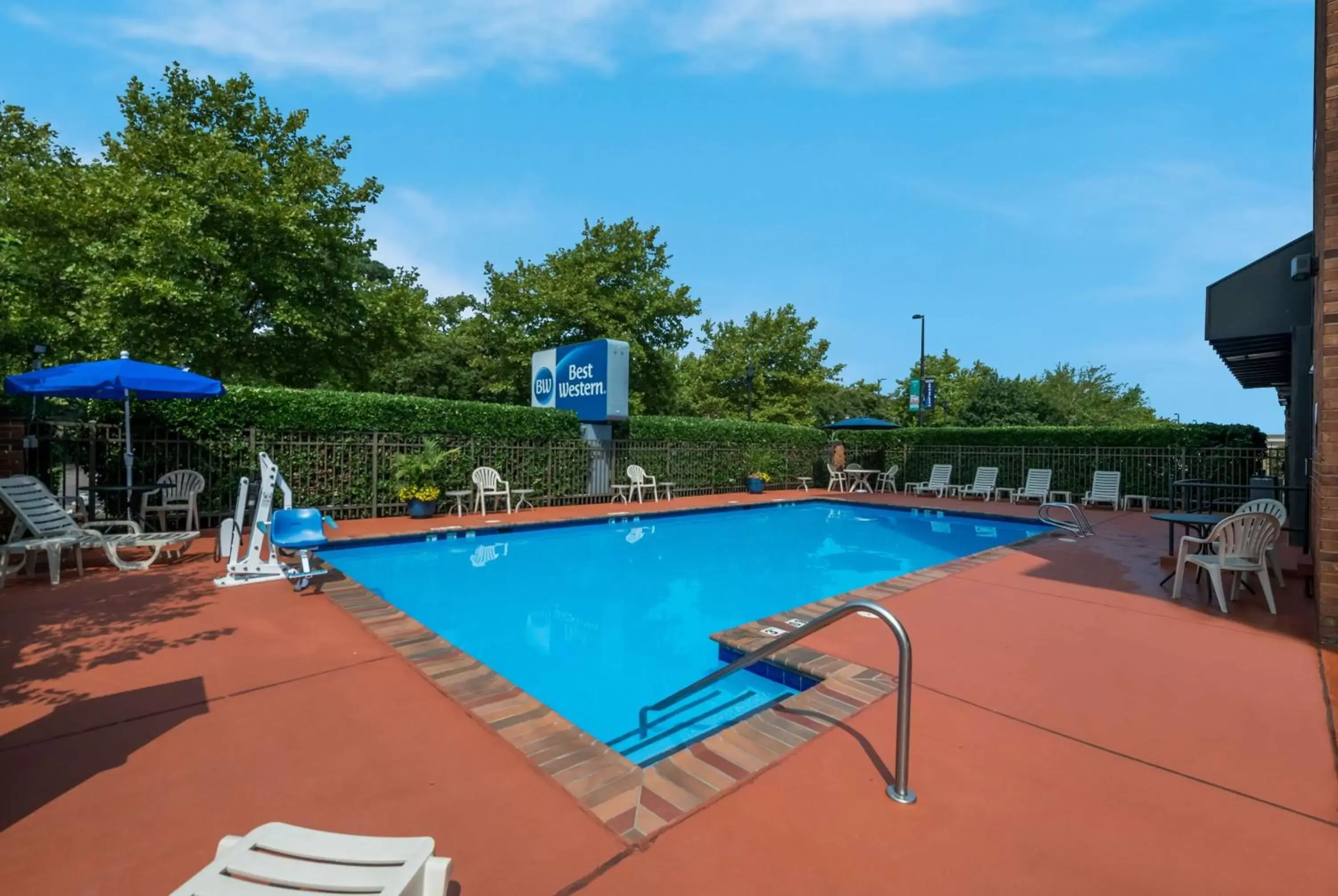 Pool view, Swimming Pool in Best Western Hampton Coliseum Inn