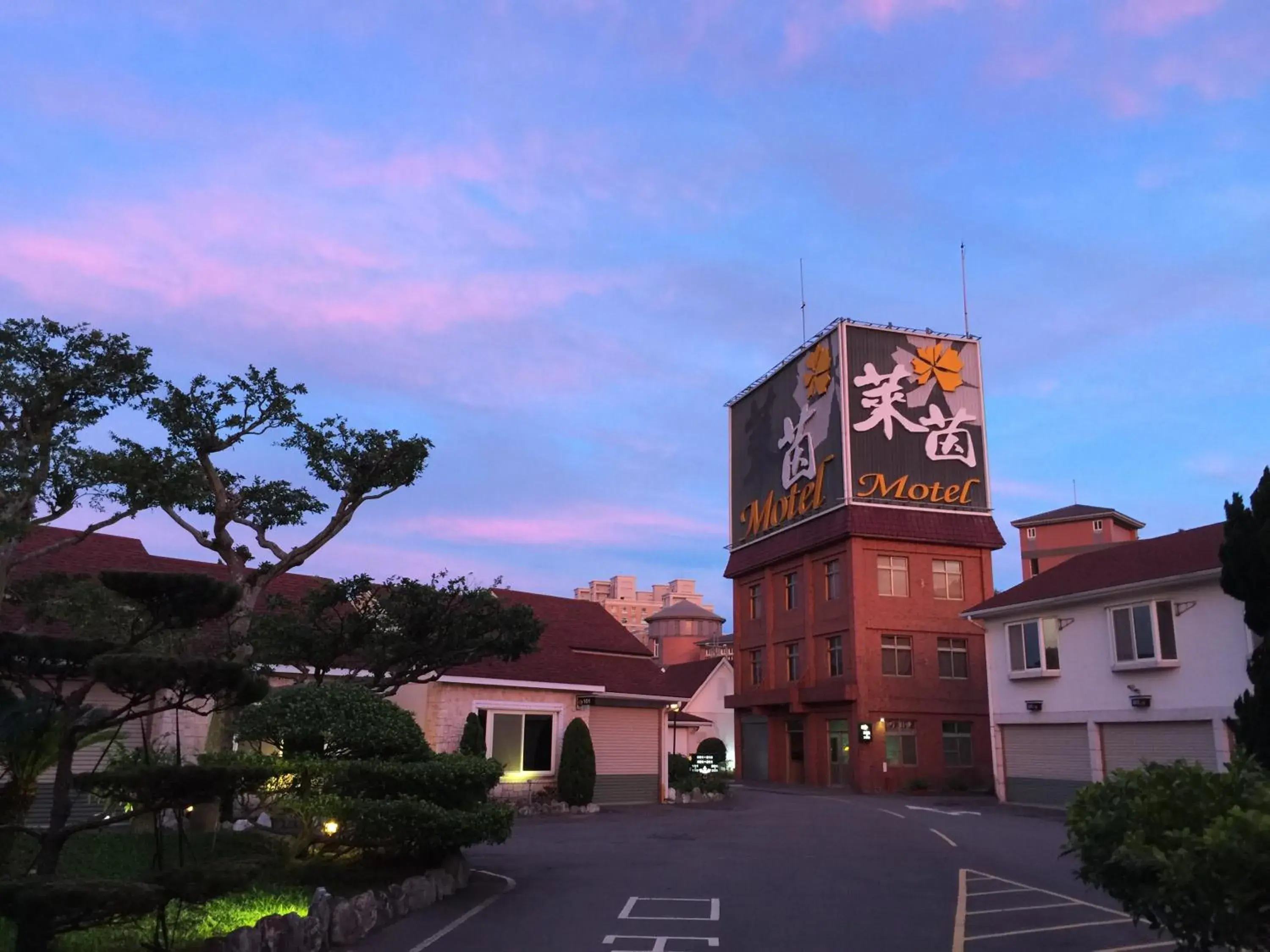 Winter, Property Building in Laiyin Motel