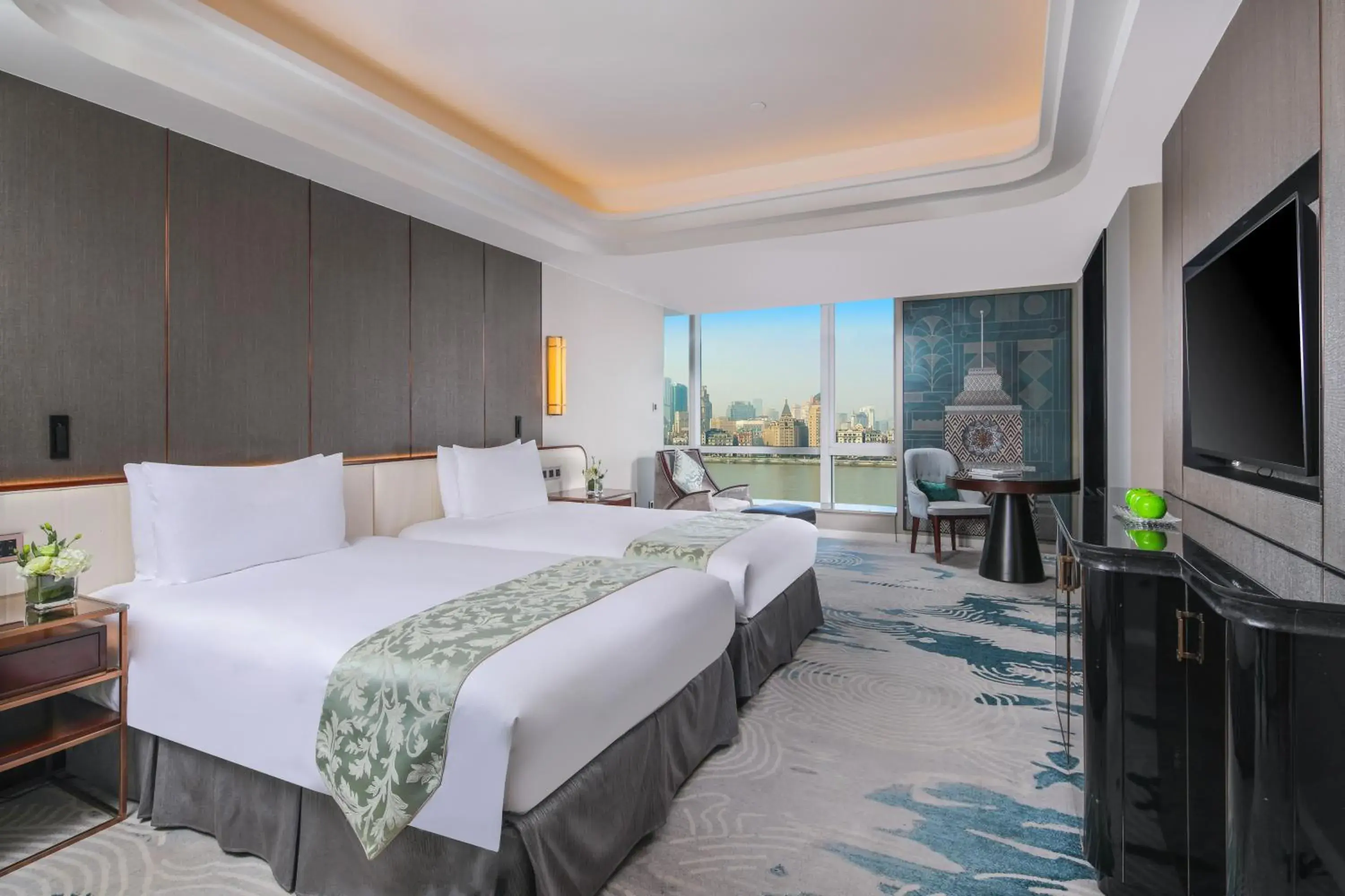 Bed in Oriental Riverside Bund View Hotel (Shanghai International Convention Center)