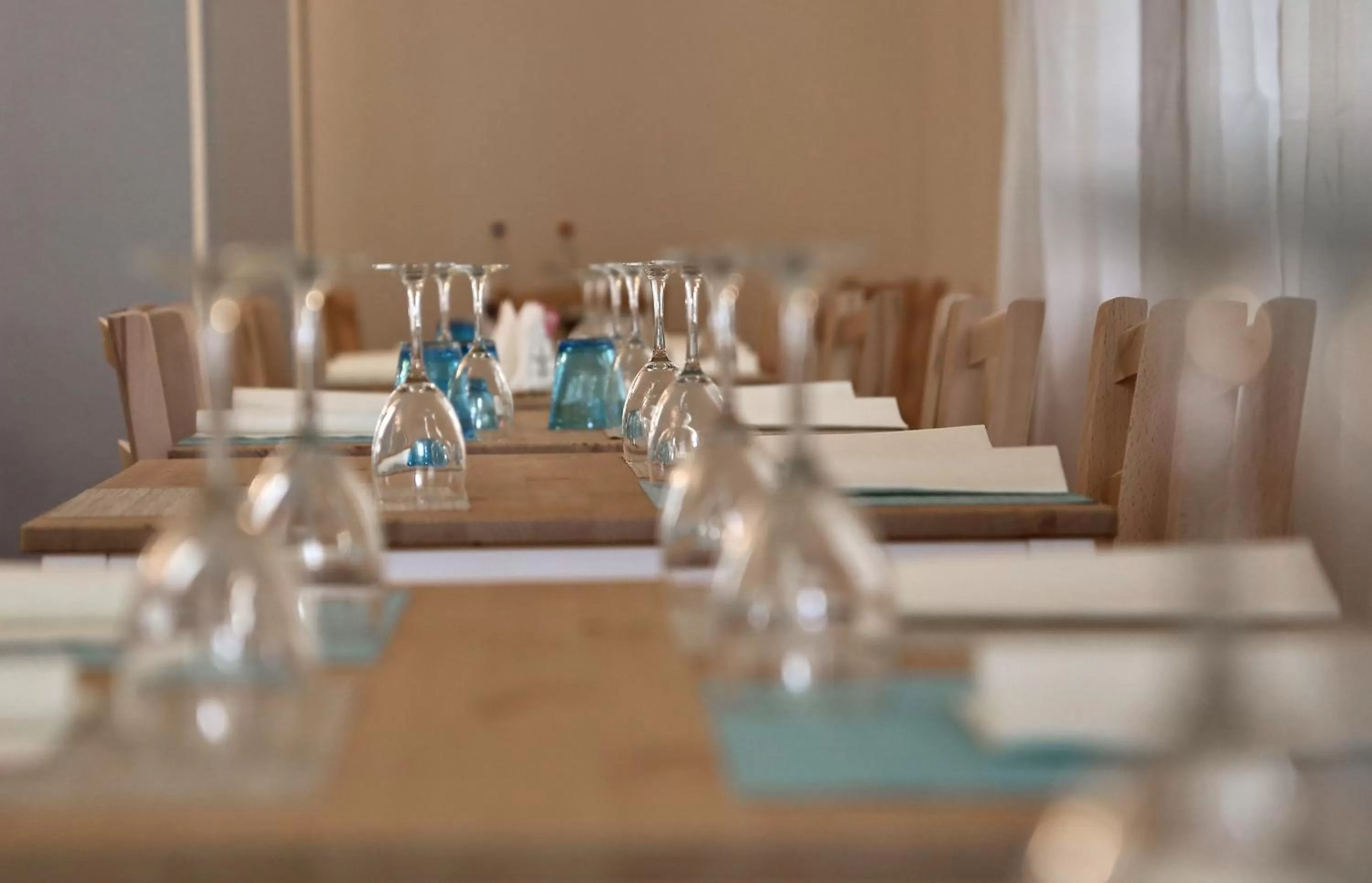 Restaurant/places to eat in Hotel Santiago