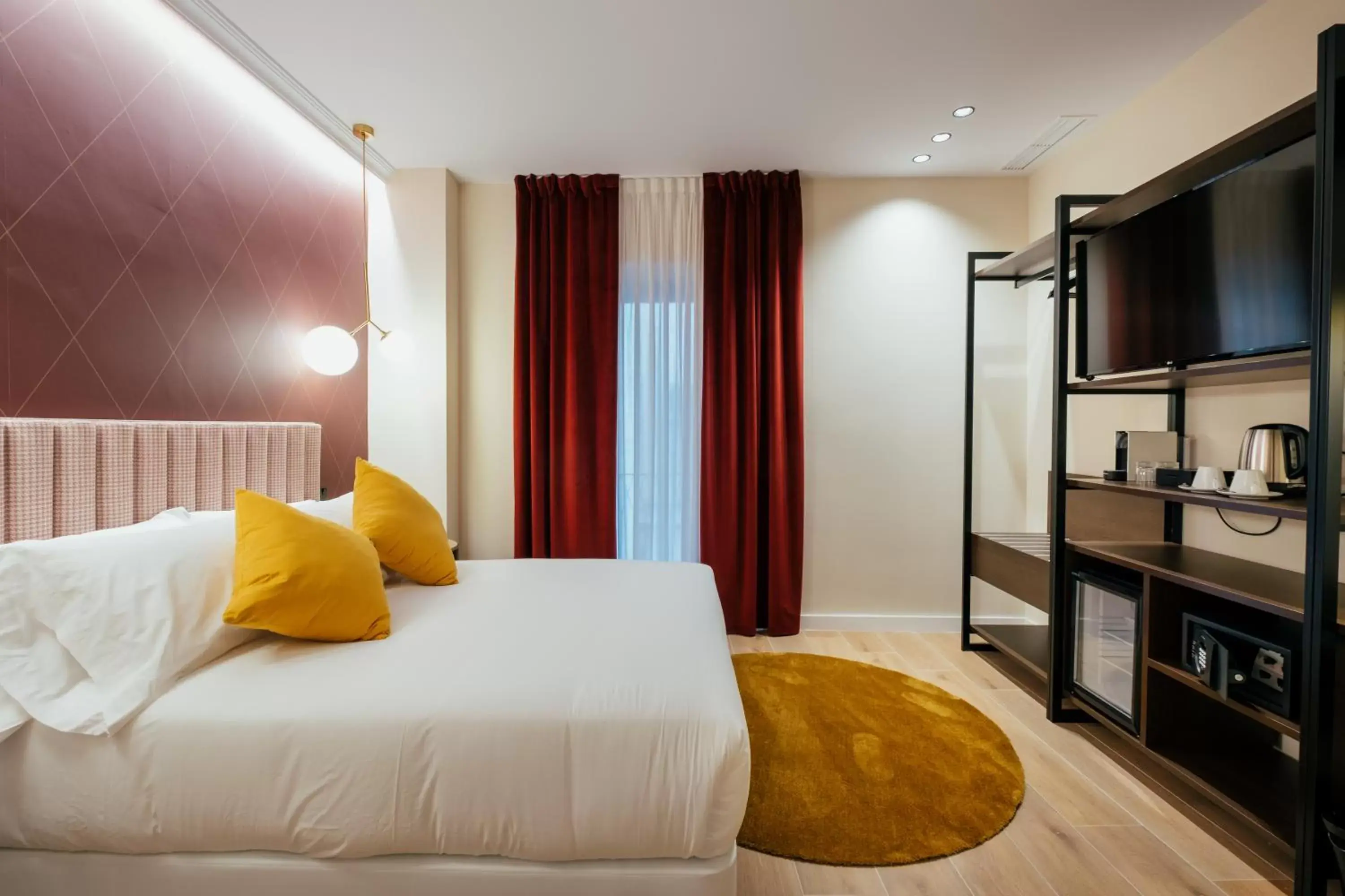 Photo of the whole room, Bed in Hotel Cetina Sevilla