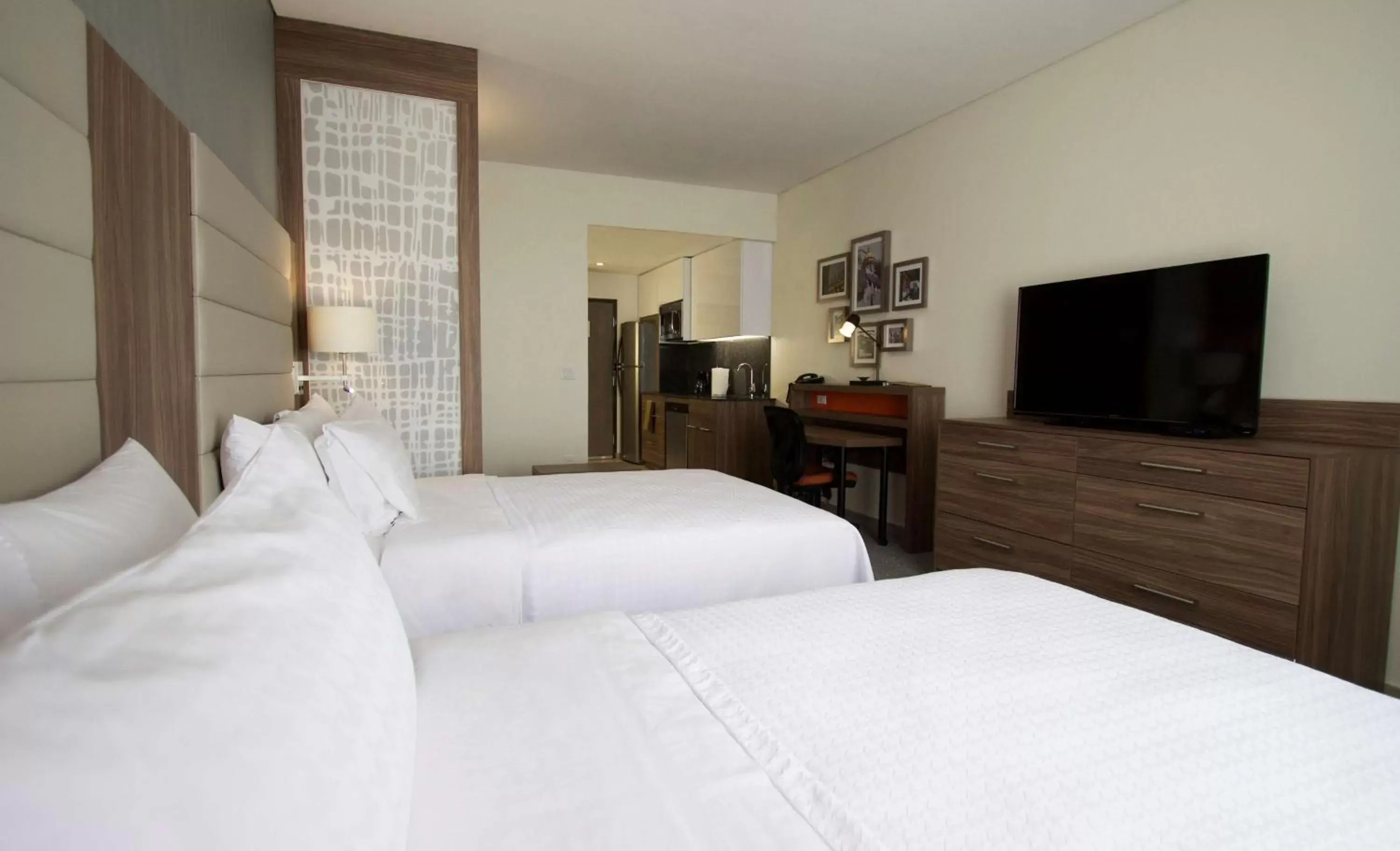 Bedroom, Bed in Homewood Suites By Hilton Silao Airport