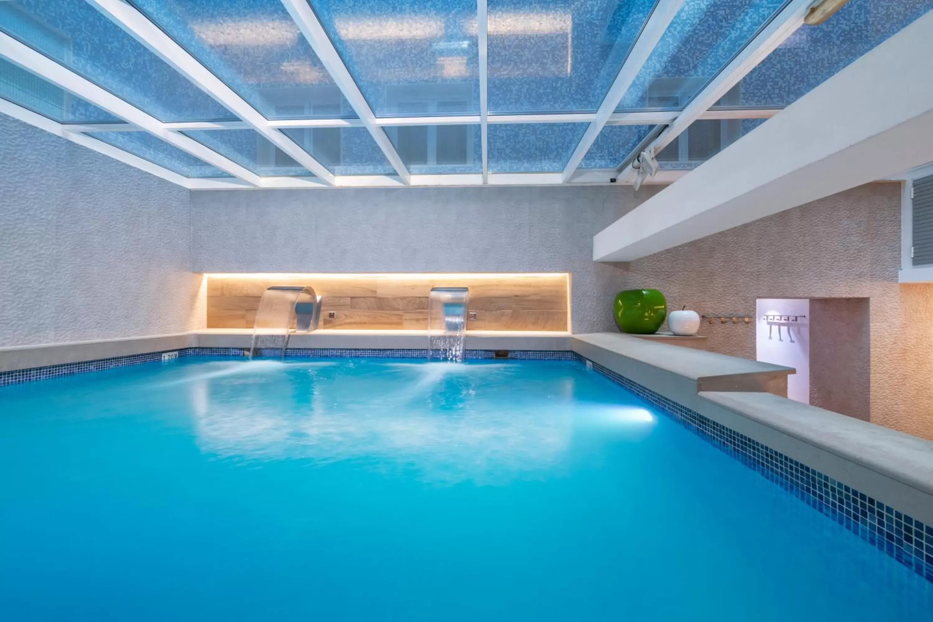 Spa and wellness centre/facilities, Swimming Pool in Sallés Hotel Pere IV