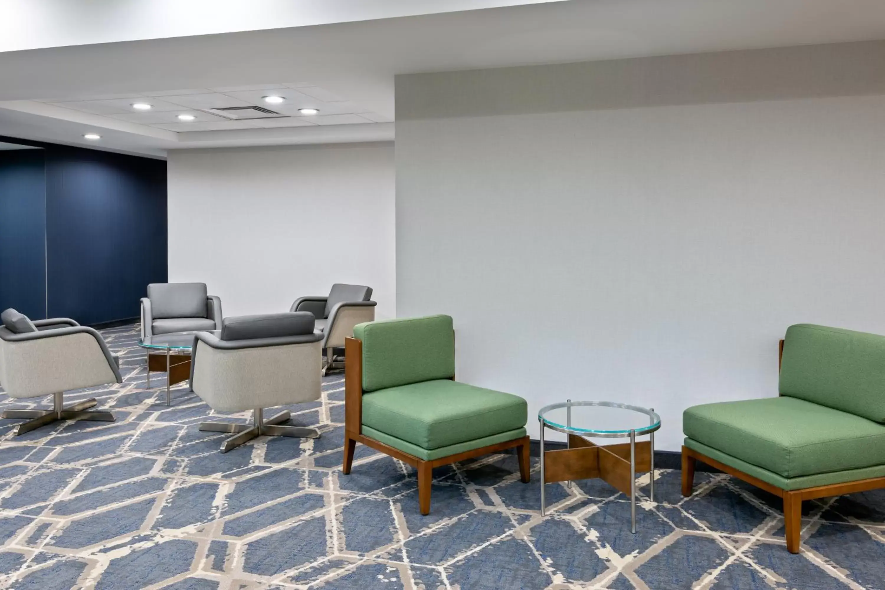 Seating Area in Courtyard by Marriott Buffalo Downtown/Canalside