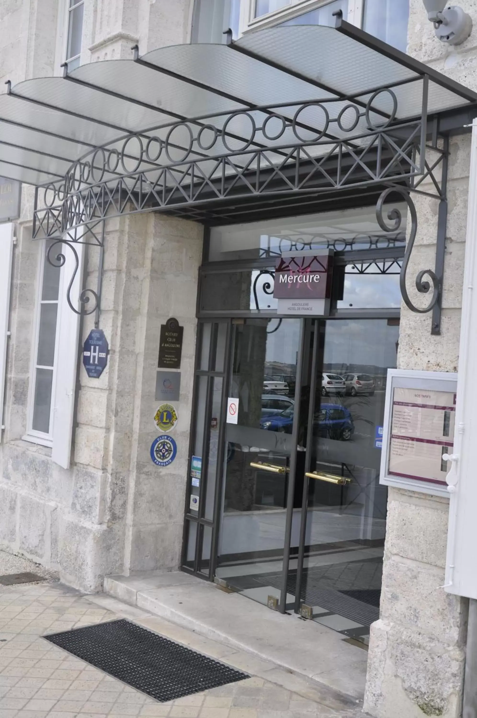 Facade/entrance in Mercure Angoulême Hôtel de France
