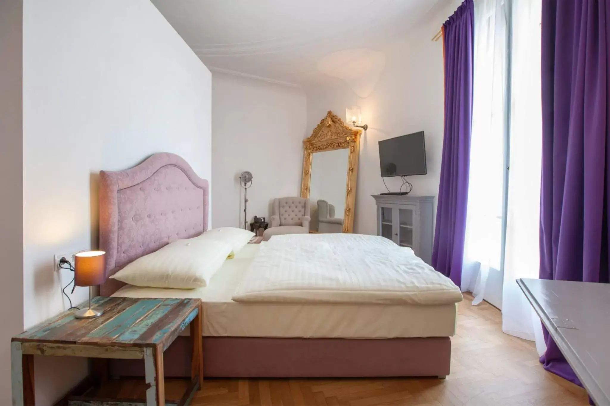 Bedroom, Bed in Hotel Pension Museum