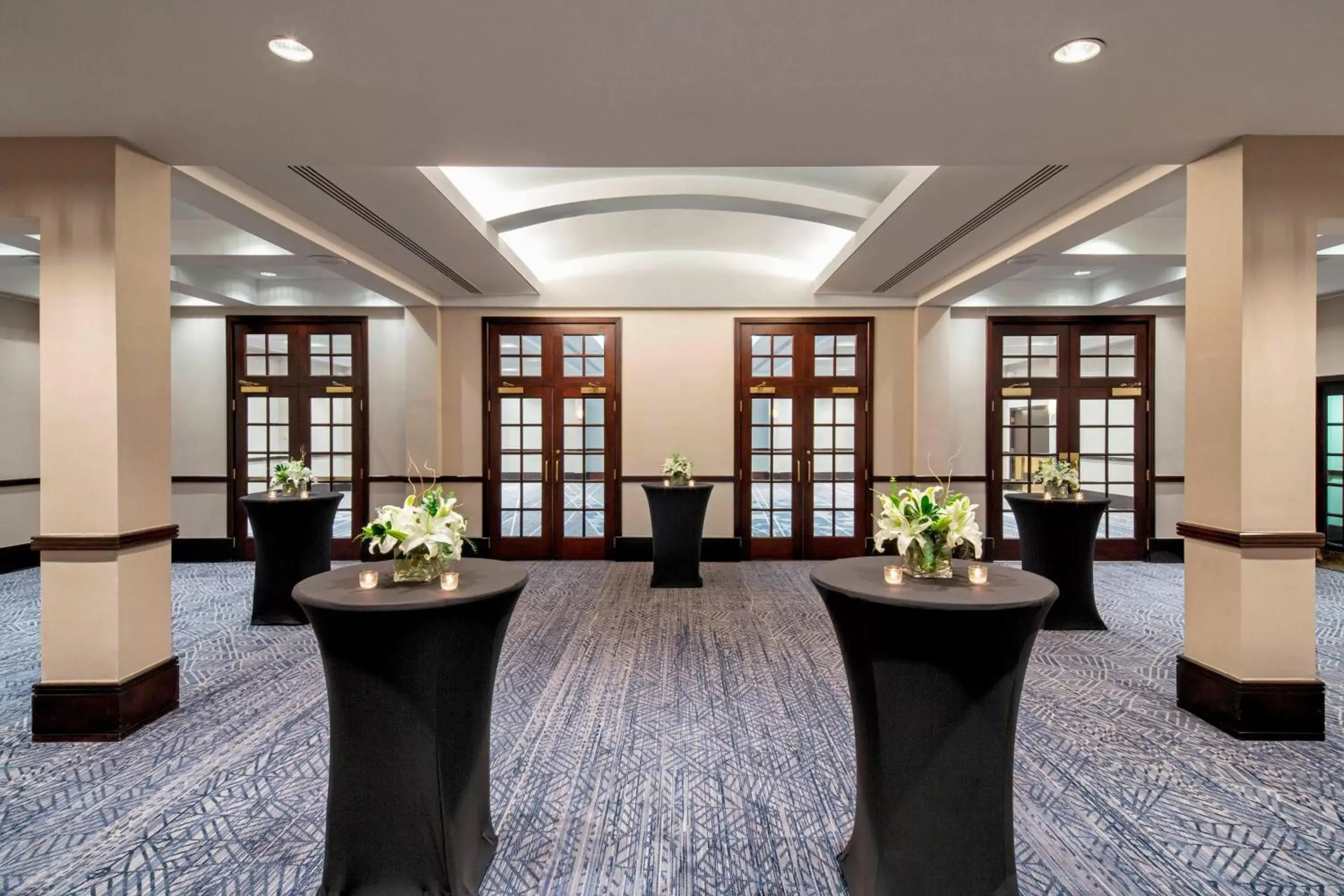 Meeting/conference room in Sheraton Norfolk Waterside Hotel