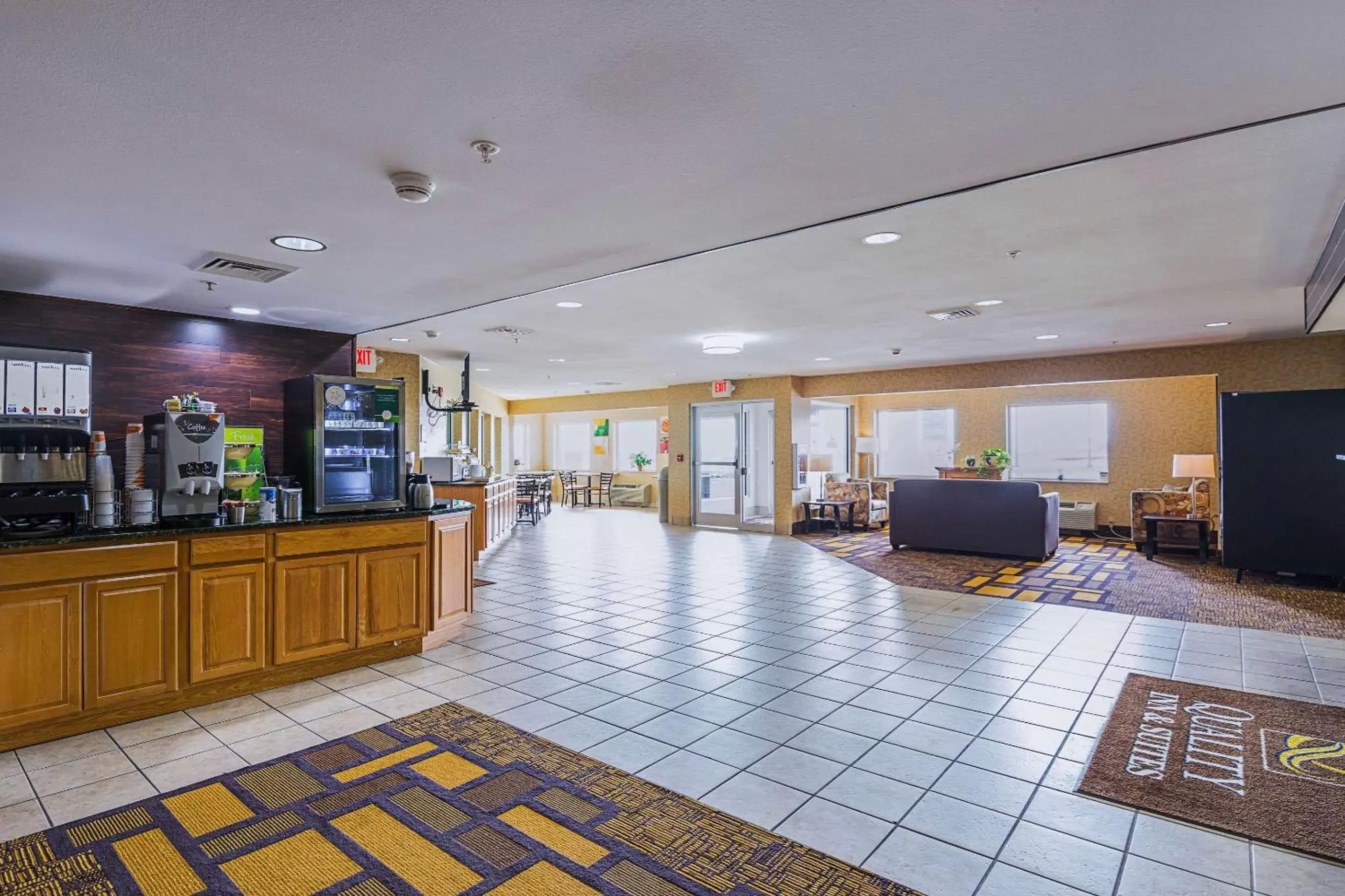Restaurant/places to eat, Lobby/Reception in Quality Inn & Suites Belmont Route 151