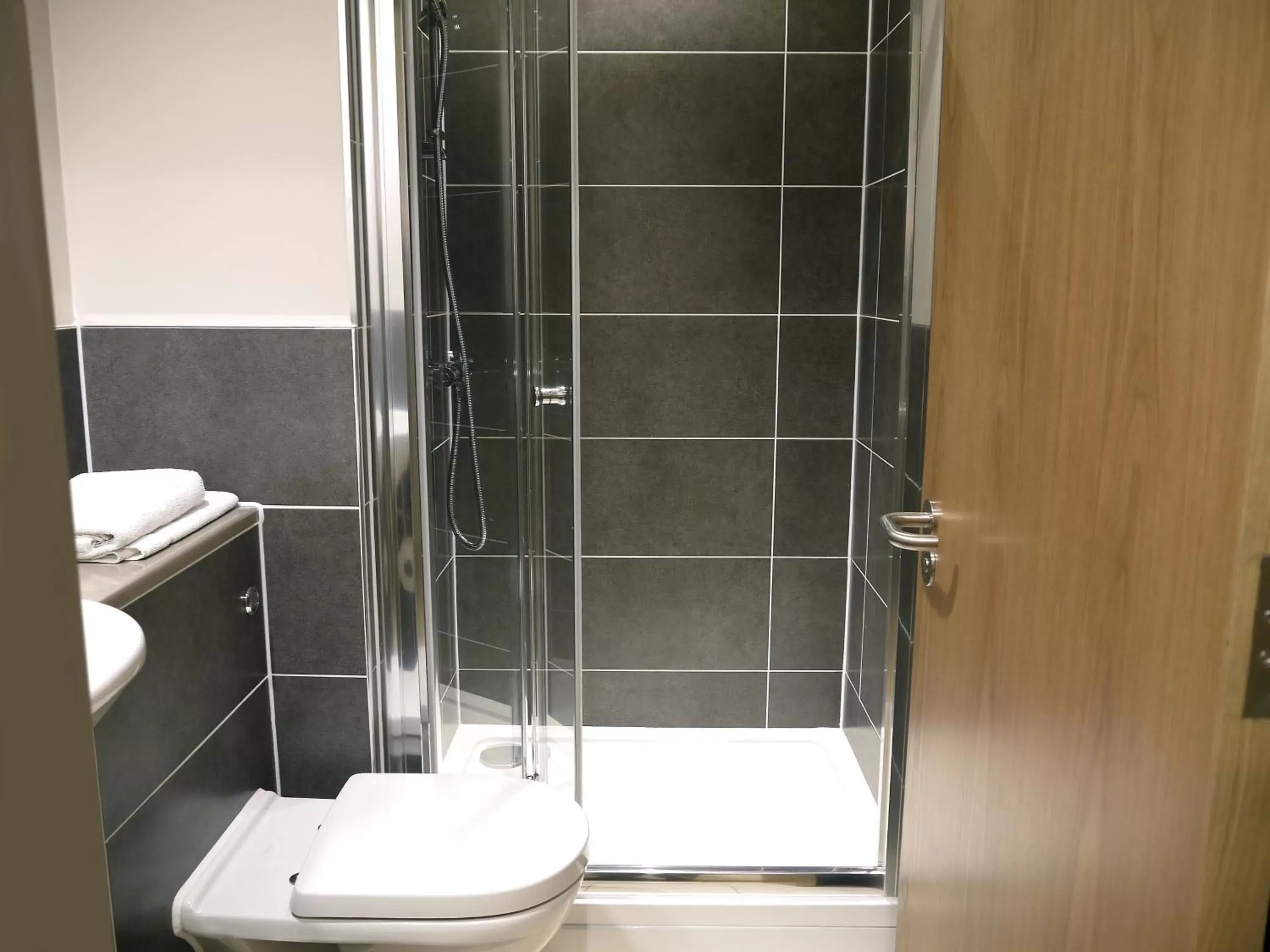 Bathroom in Britannia Study Hotel Bathroom in Britannia Study Hotel