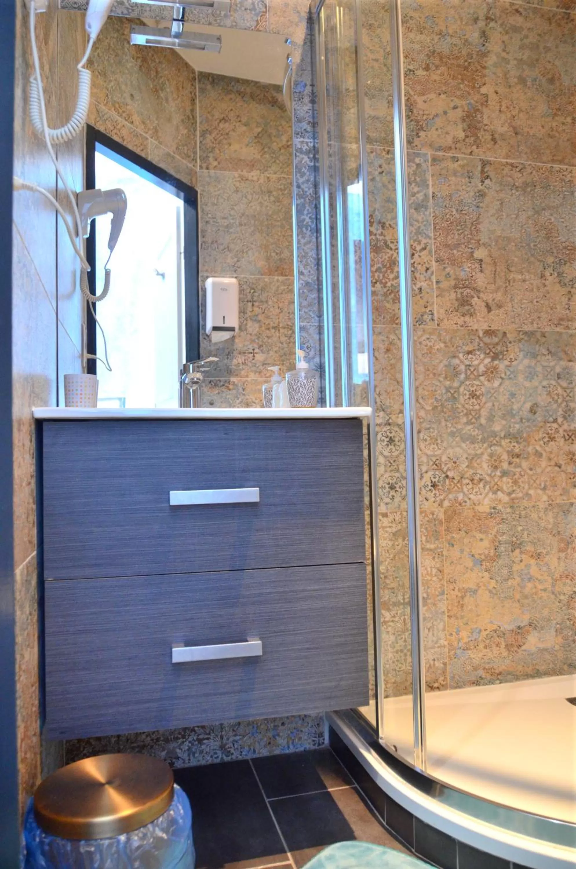 Bathroom in Aux Lys d'Or