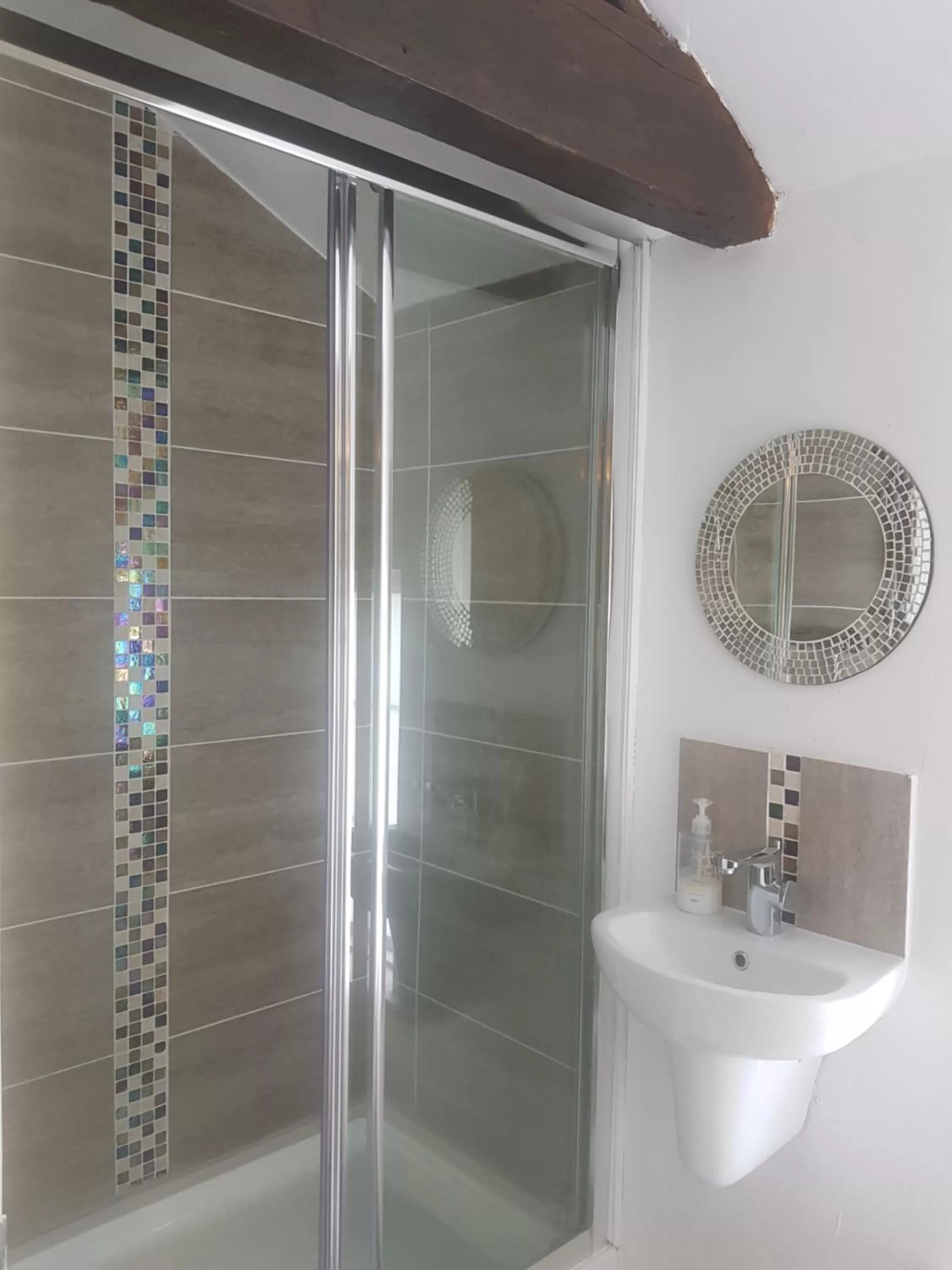 Bathroom in Kingsmede Bed & Breakfast