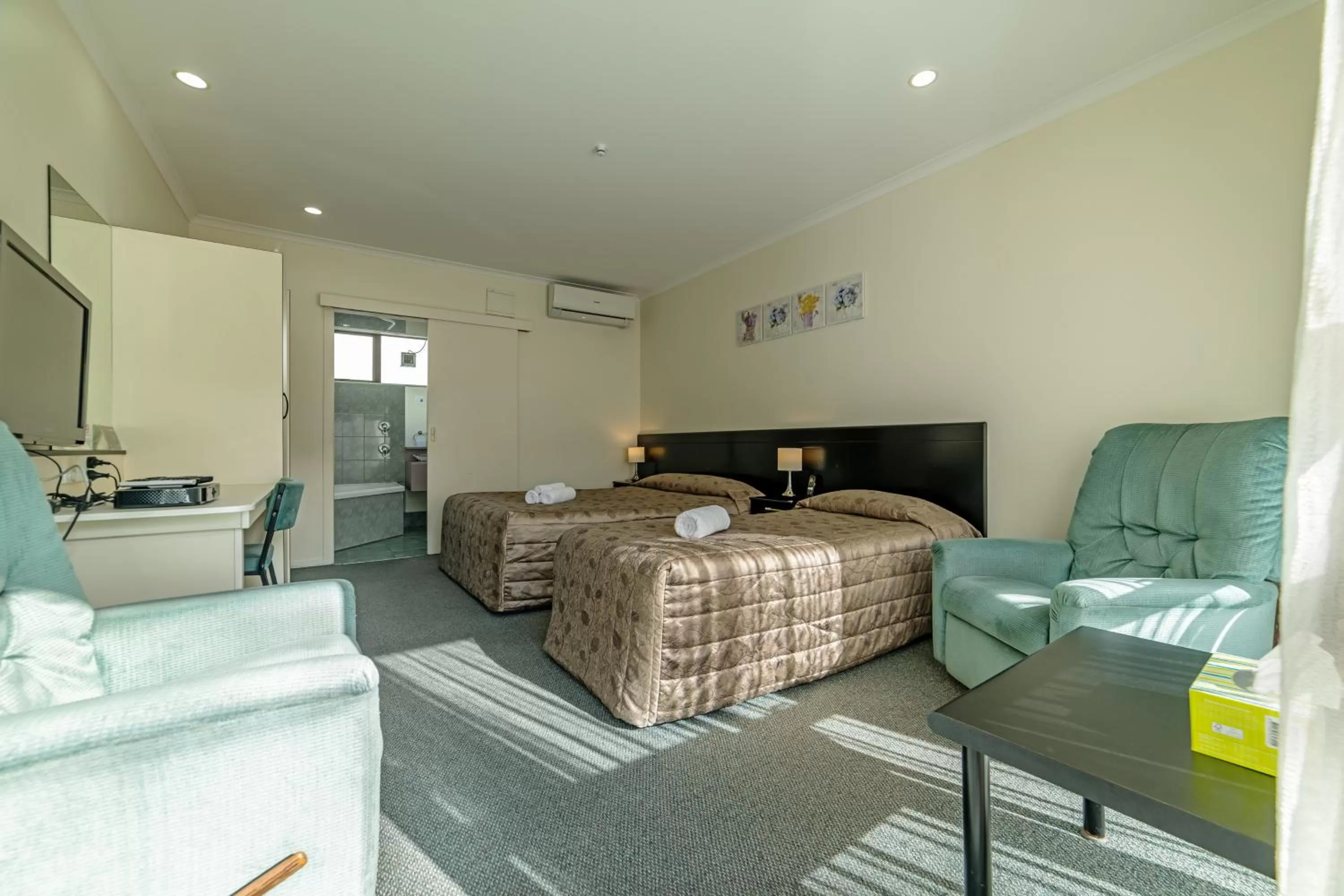 Photo of the whole room in Legends Motel