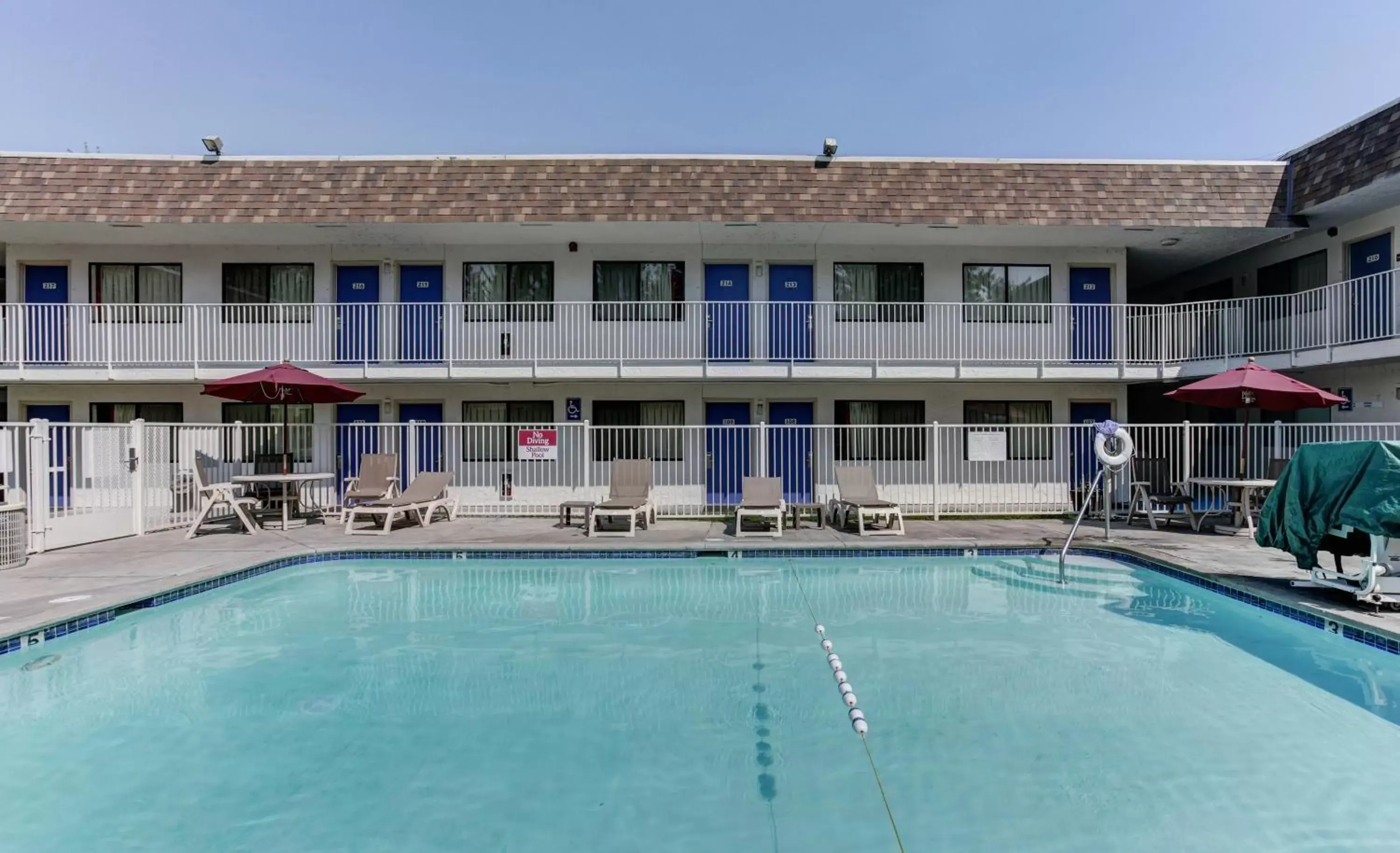 Swimming pool in Motel 6-Grants Pass, OR Swimming pool in Motel 6-Grants Pass, OR