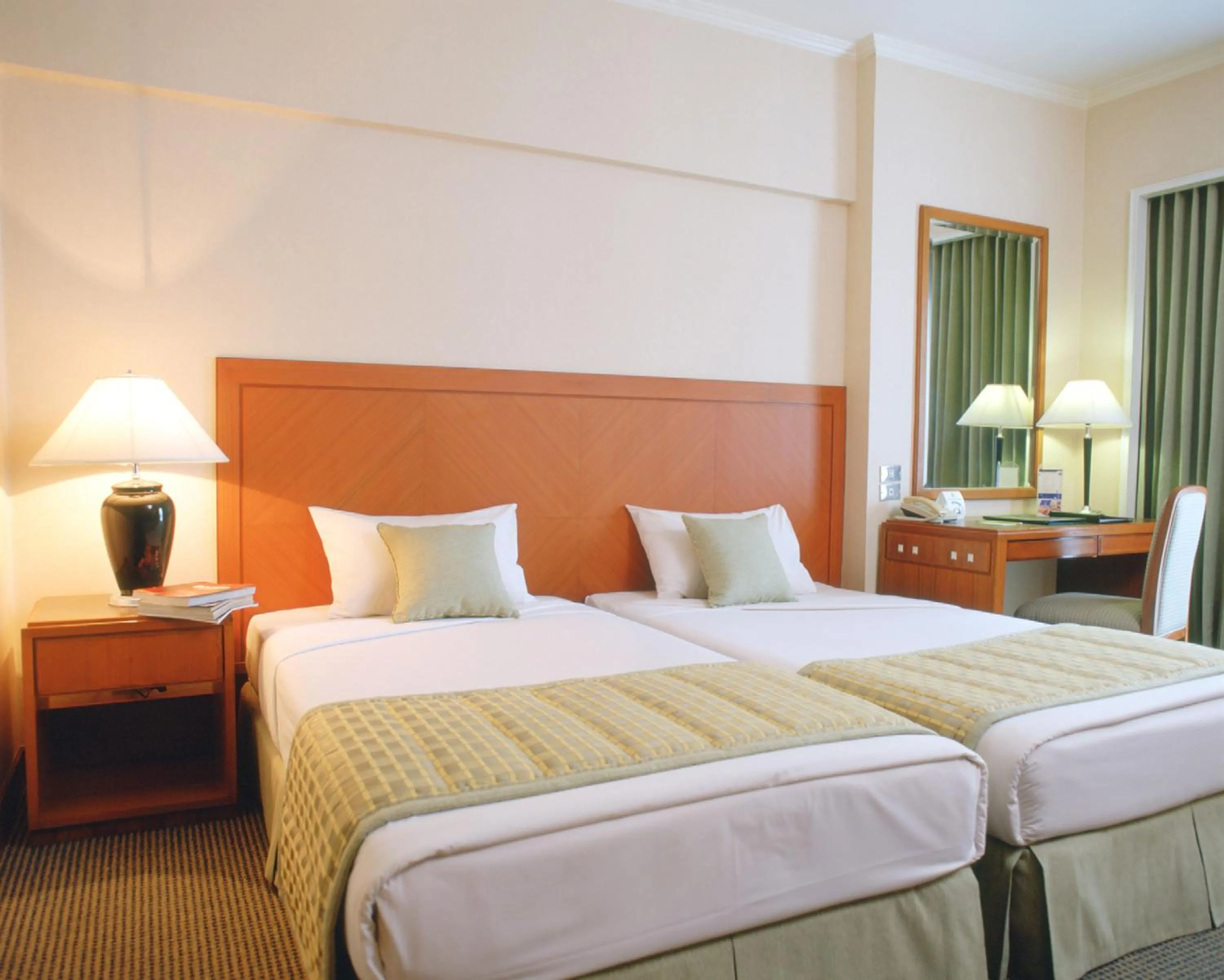 Bed in Bangkok Palace Hotel