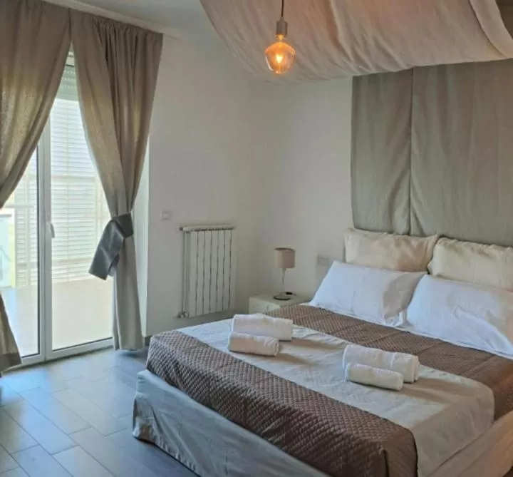 Large Double Room in AIRPORT BARi DELUXE