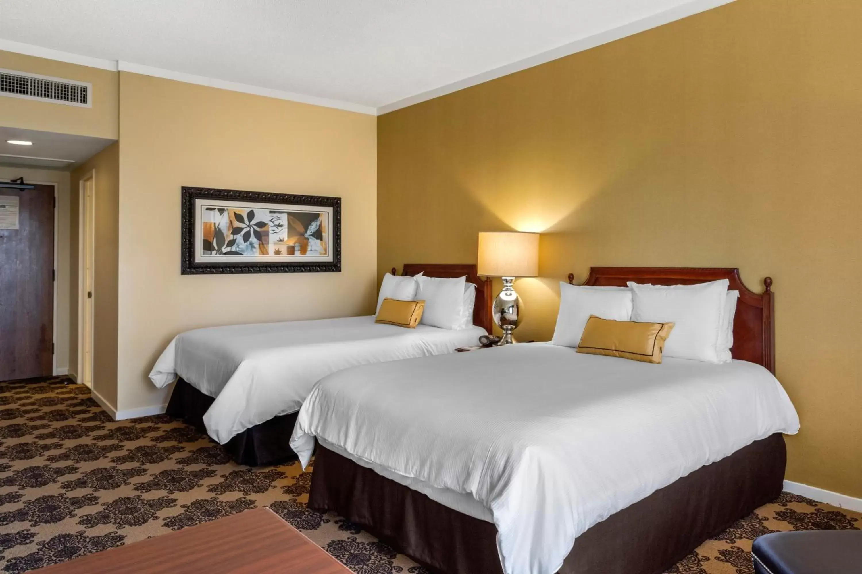 Bedroom, Bed in Omni Houston Hotel