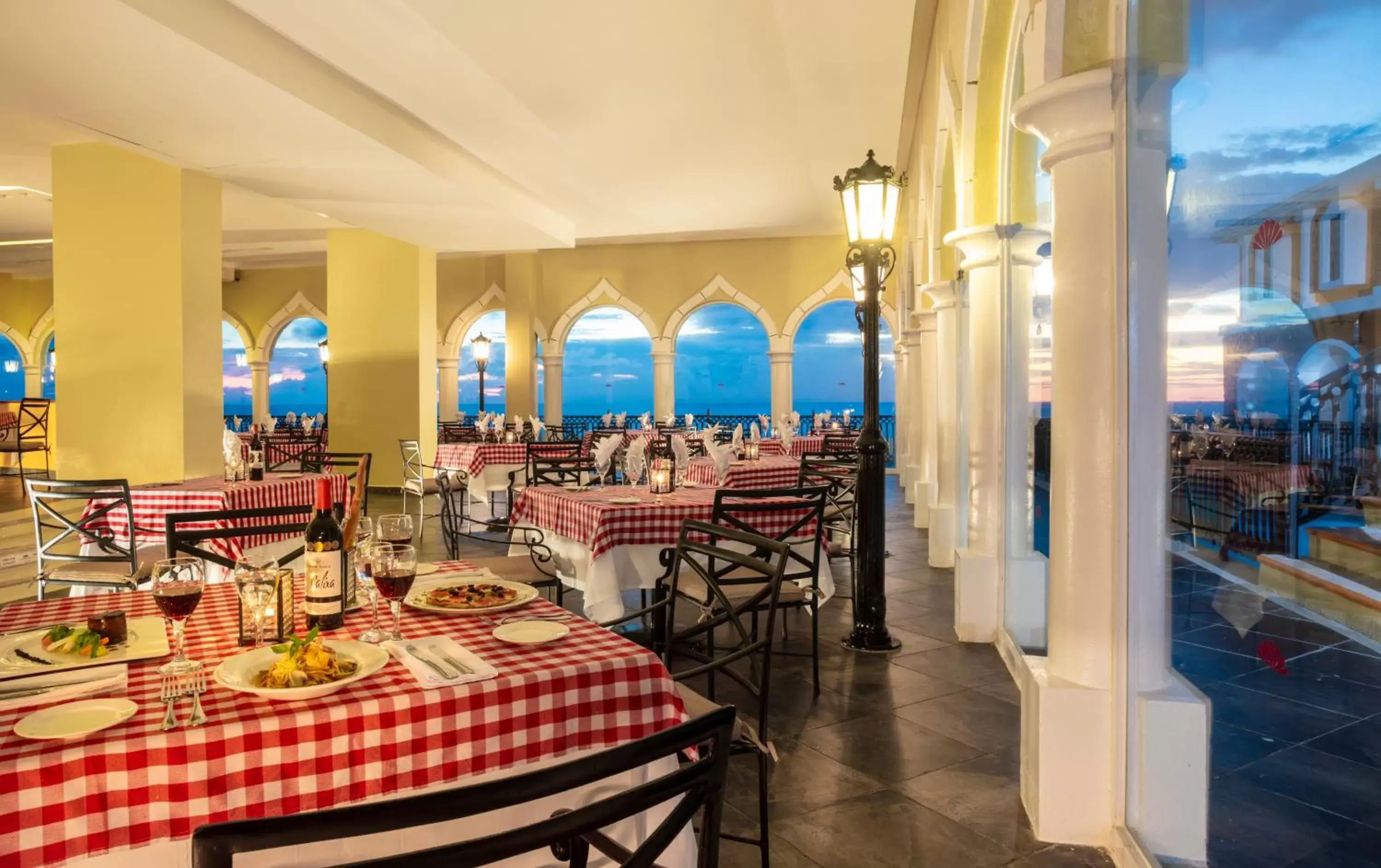 Restaurant/Places to Eat in Crown Paradise Club Cancun - All Inclusive