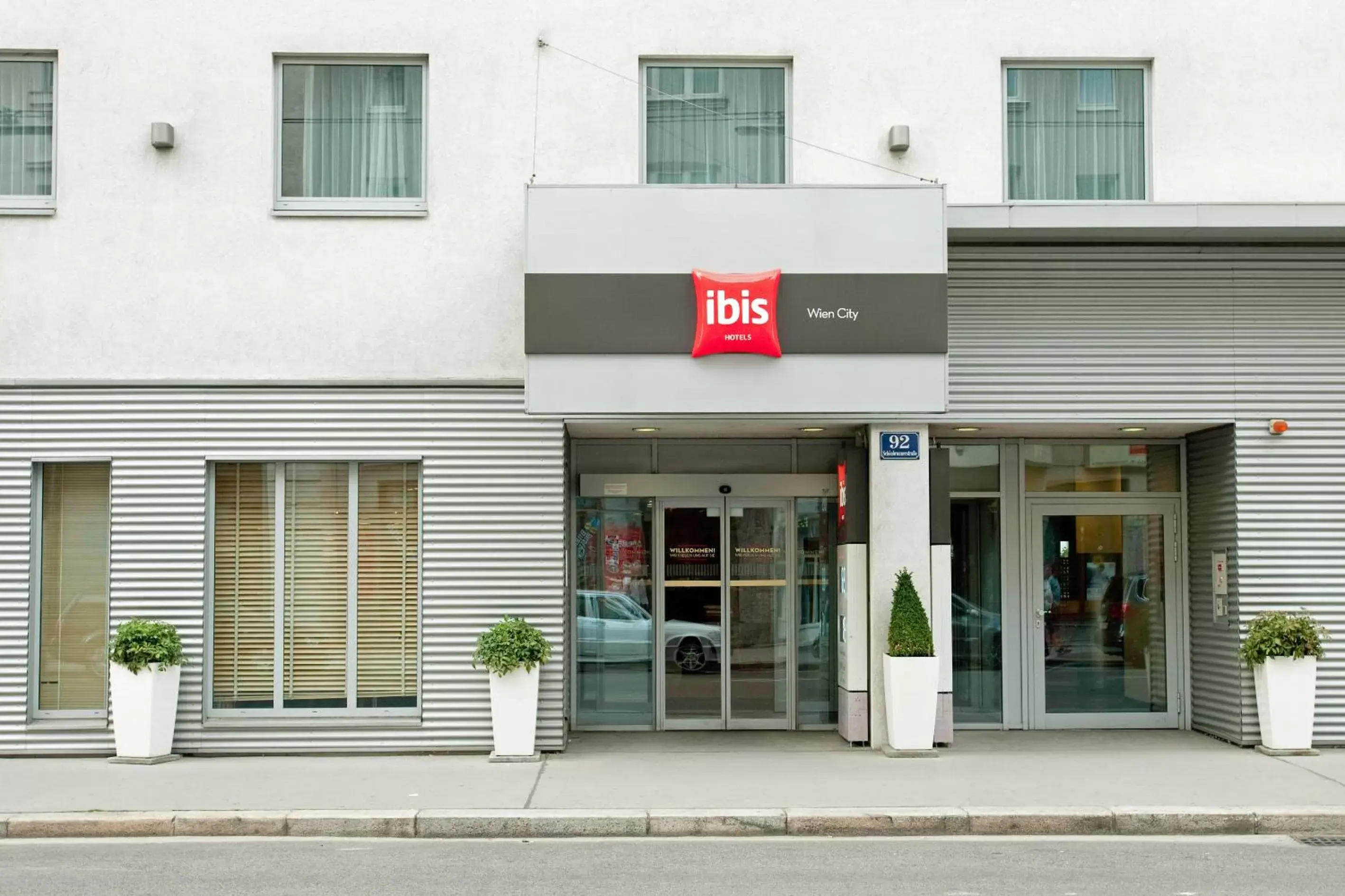 Facade/entrance in ibis Wien City