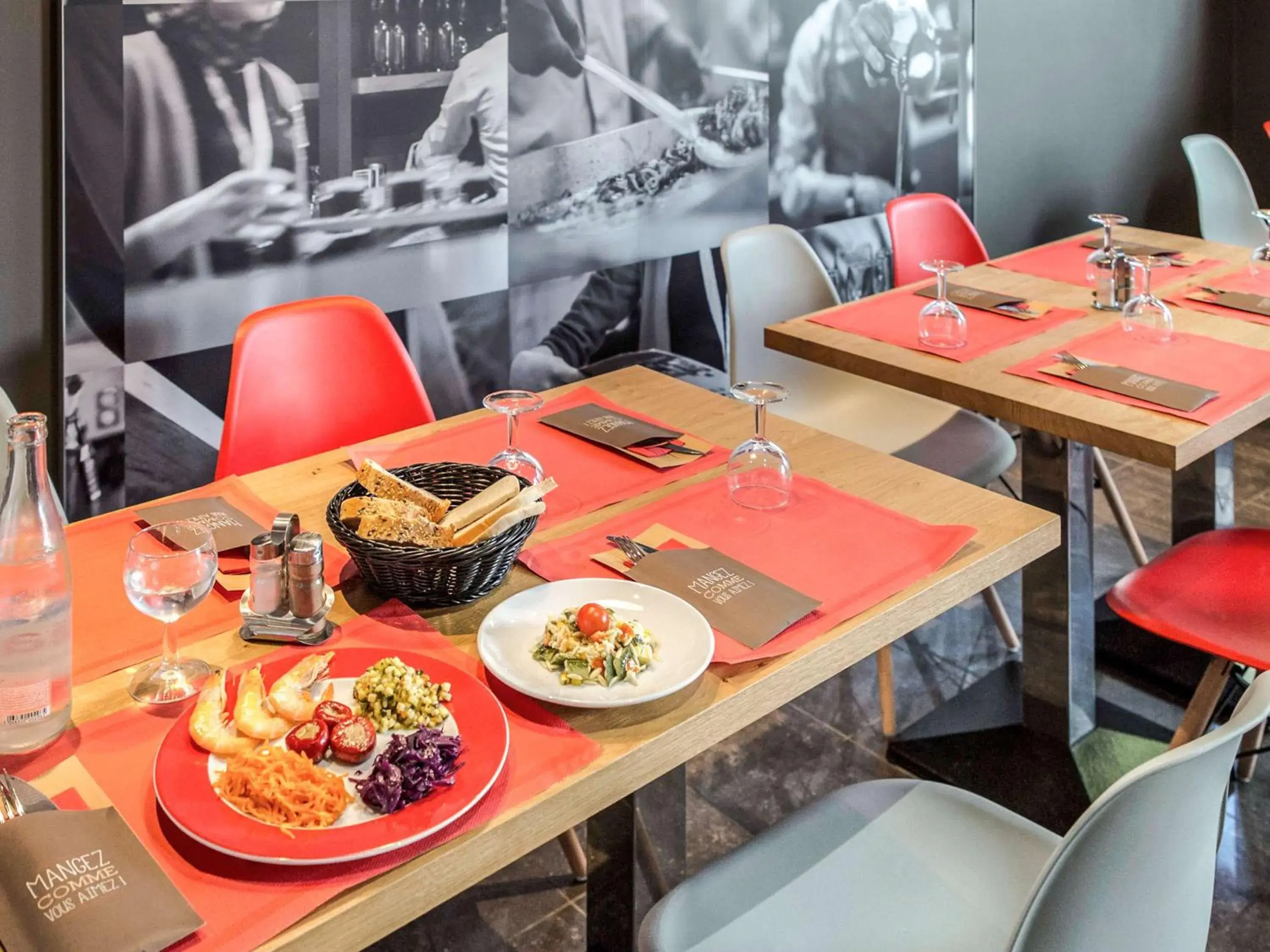 Restaurant/Places to Eat in ibis Cannes Mandelieu