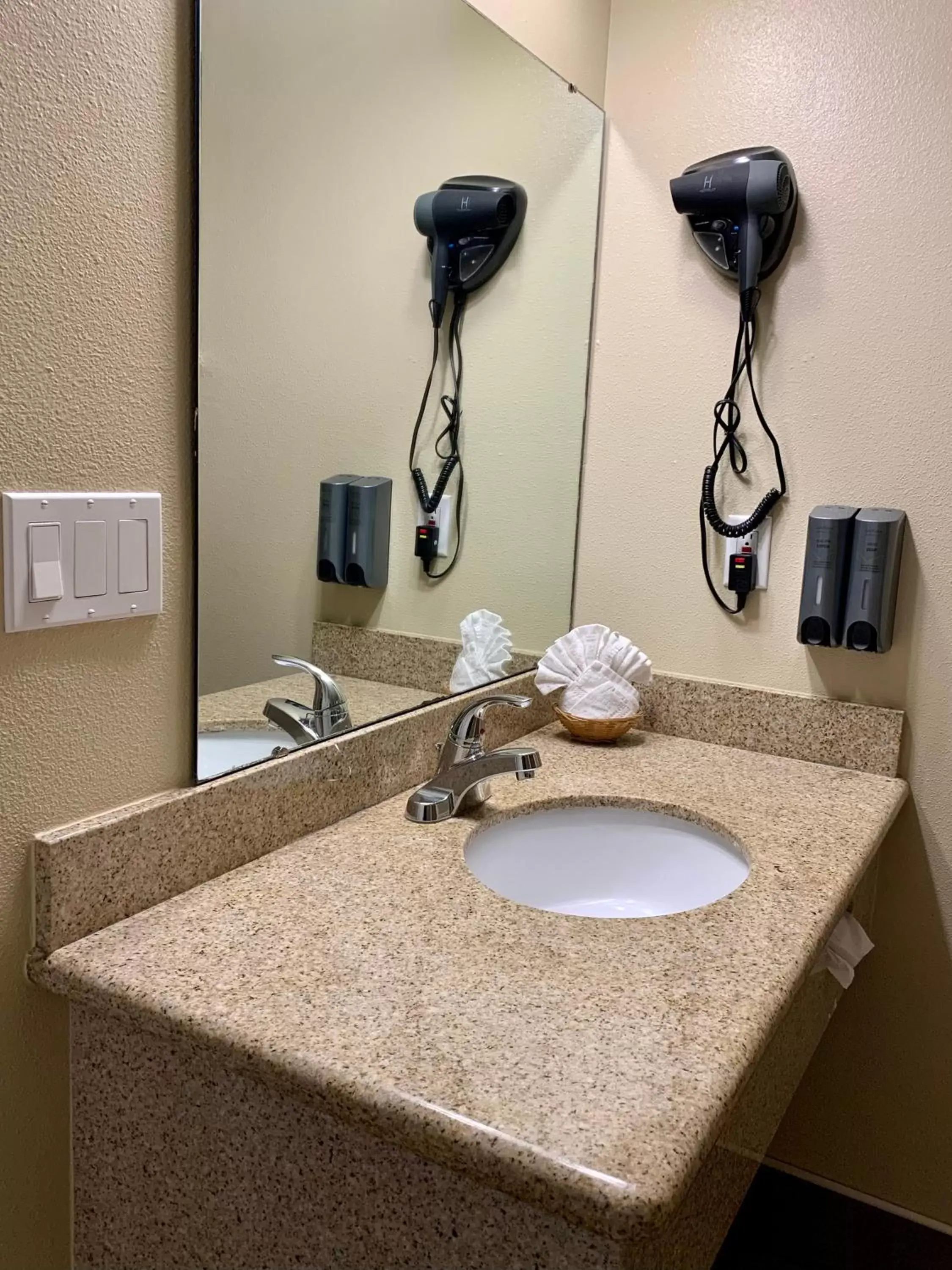 Bathroom in Fireside Inn Bathroom in Fireside Inn