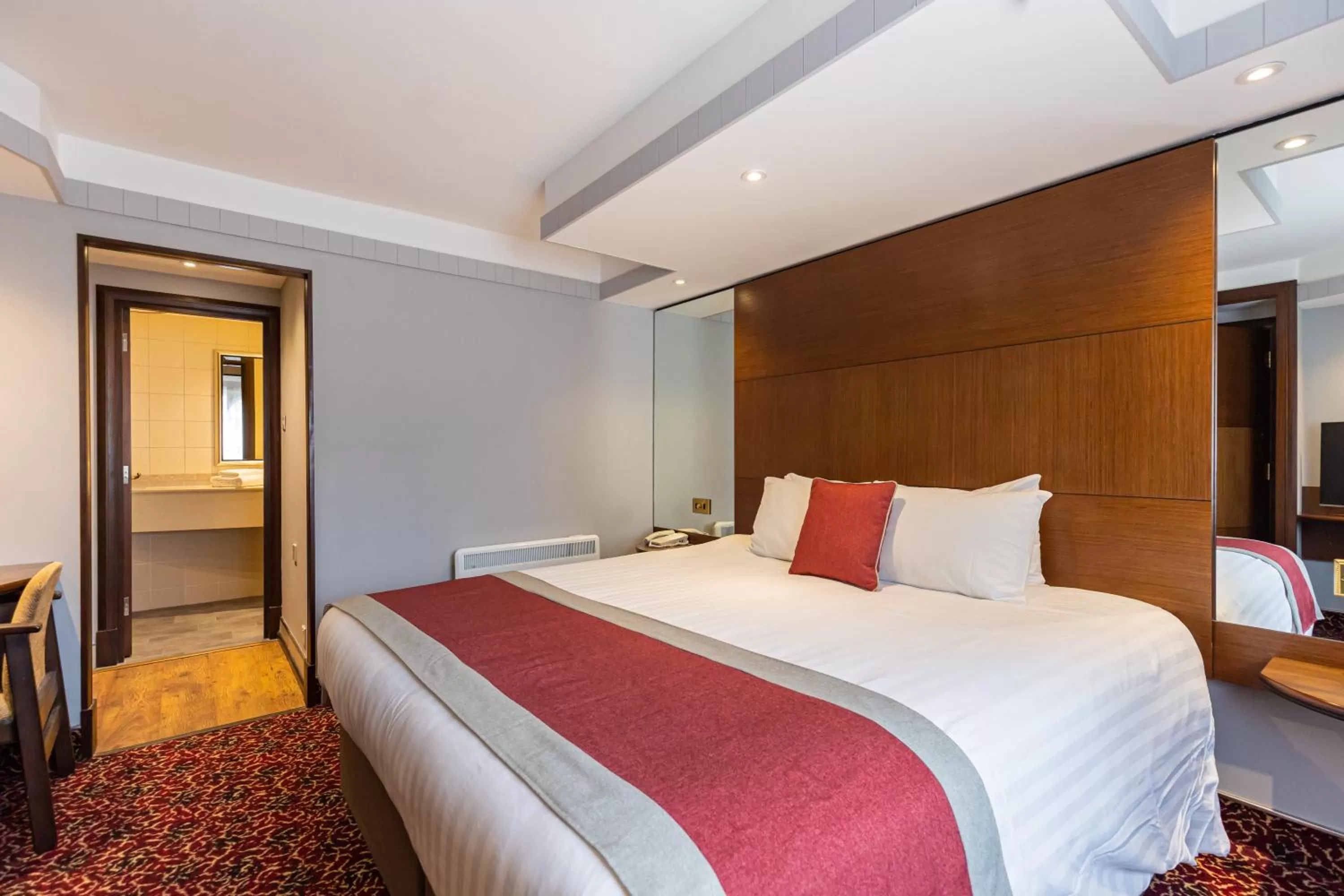 Bed in Mercure Tunbridge Wells Hotel